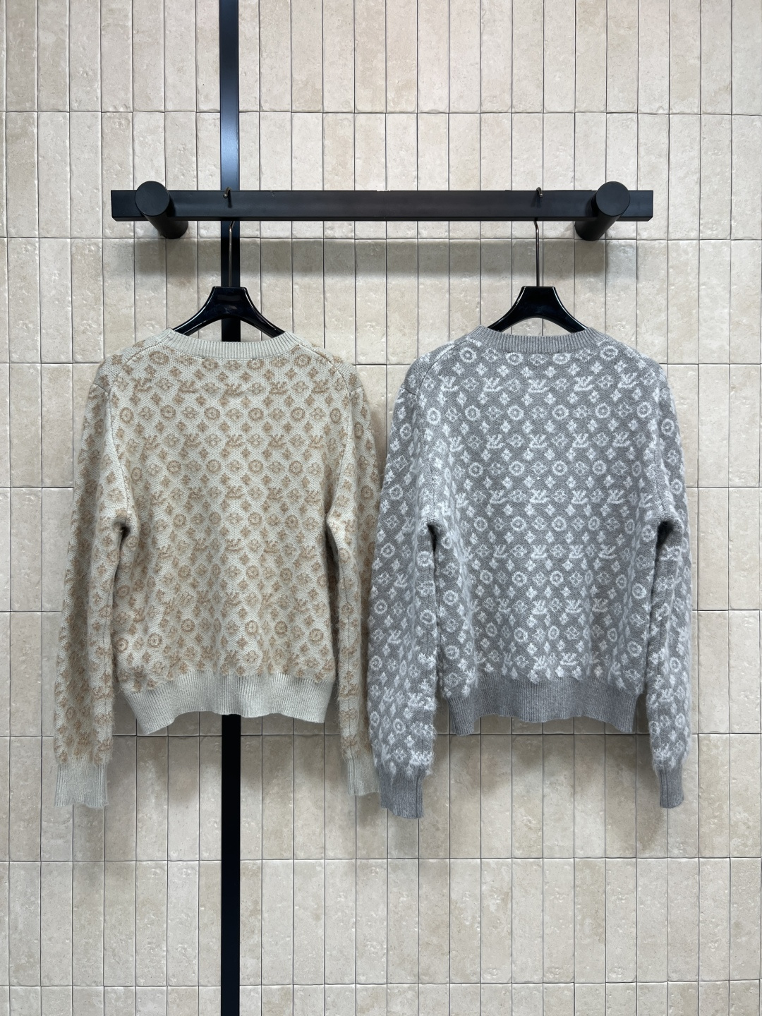 L家 25秋冬新款 老花提花针织圆领长袖衫 采用高品质羊毛羊绒混纺 柔软又保暖 秋冬穿超舒服！经典Mon