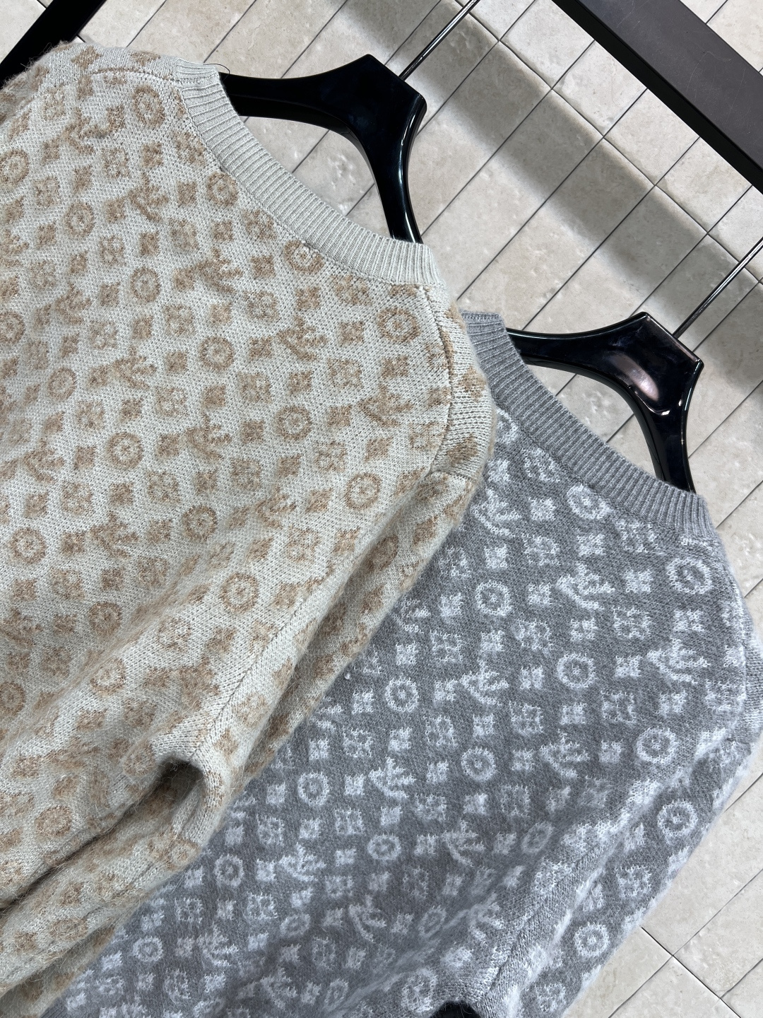 L家 25秋冬新款 老花提花针织圆领长袖衫 采用高品质羊毛羊绒混纺 柔软又保暖 秋冬穿超舒服！经典Mon