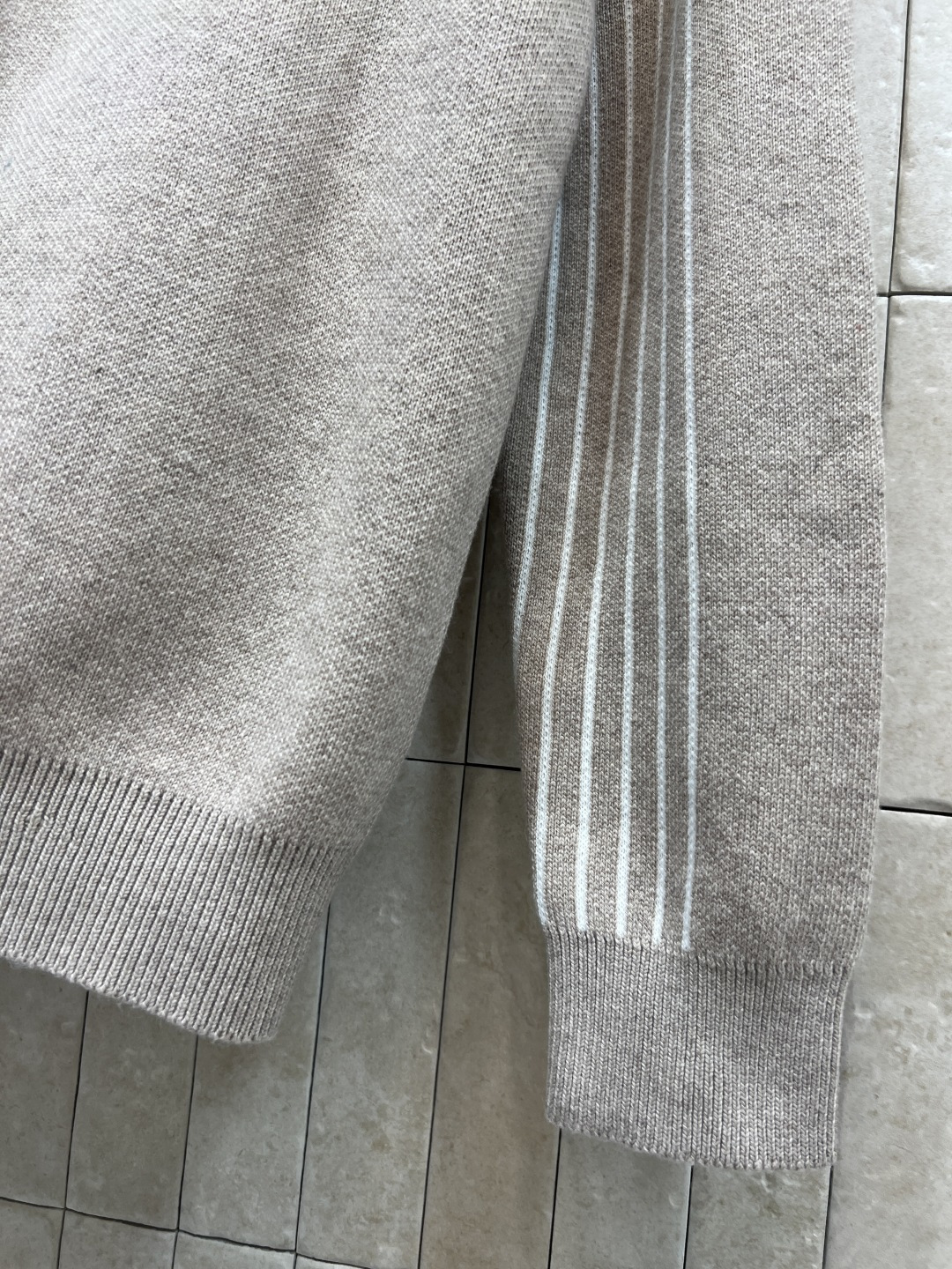 L家 25秋冬新款 老花提花半拉链针织衫 ，秋冬穿超暖！翻领+半开襟拉链设计 穿脱方便又有型 胸前和领口