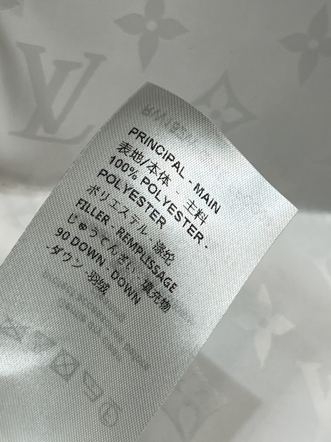 L家 25秋冬新款 暗纹老花长款连帽羽绒服 羽绒服中的经典爆款 冬季必备 连帽中长款羽绒服 通身暗纹提花