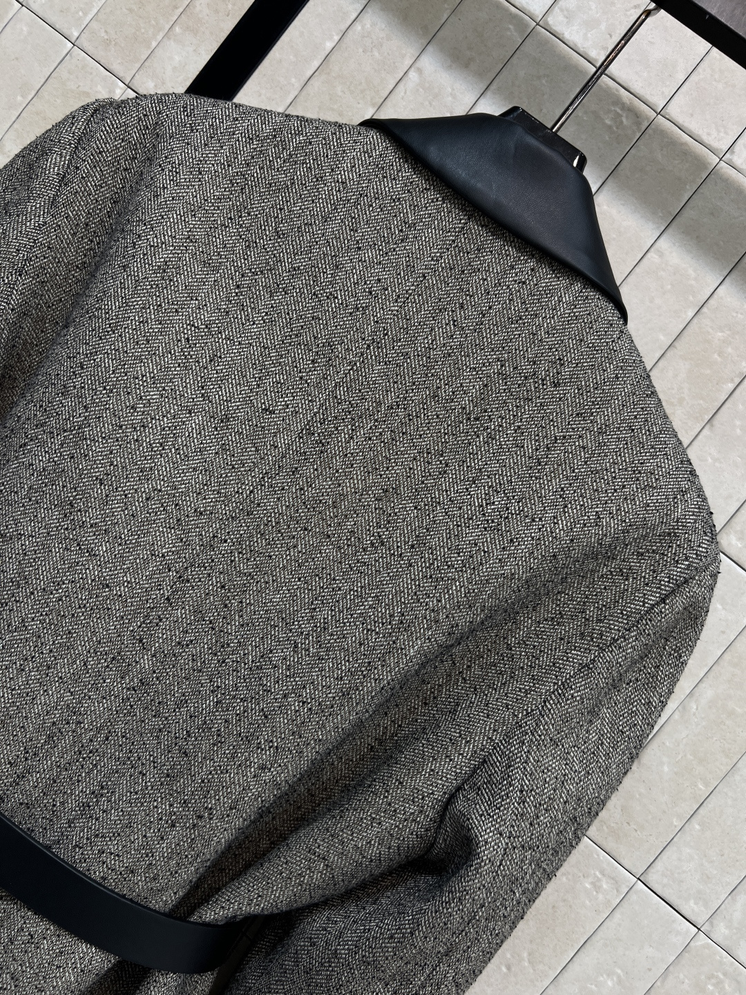 小香家 25秋冬新款 皮革翻领腰带西装外套 logo腰带收腰显露小蛮腰 皮革拼接翻领设计 皮革大logo