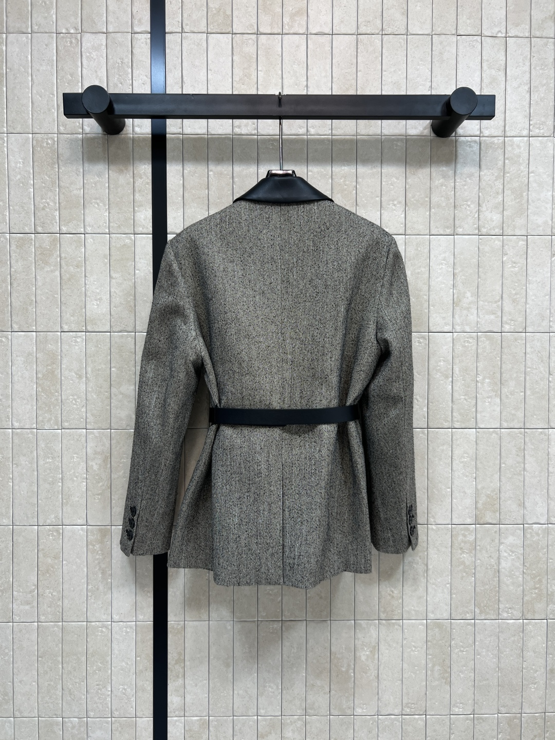 小香家 25秋冬新款 皮革翻领腰带西装外套 logo腰带收腰显露小蛮腰 皮革拼接翻领设计 皮革大logo