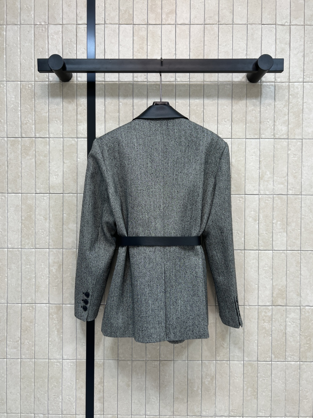 小香家 25秋冬新款 皮革翻领腰带西装外套 logo腰带收腰显露小蛮腰 皮革拼接翻领设计 皮革大logo