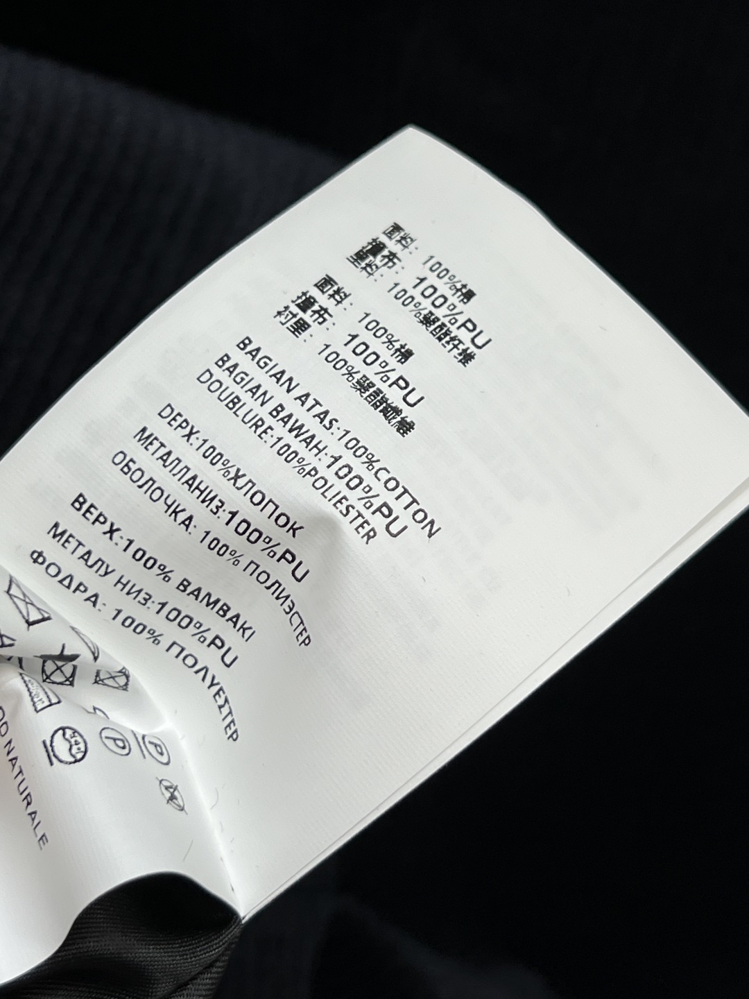 MIU家 25秋冬新款 灯芯绒西装外套 柔软舒适 经典字母logo标超有辨识度！复古灯芯绒材质 拼接皮革