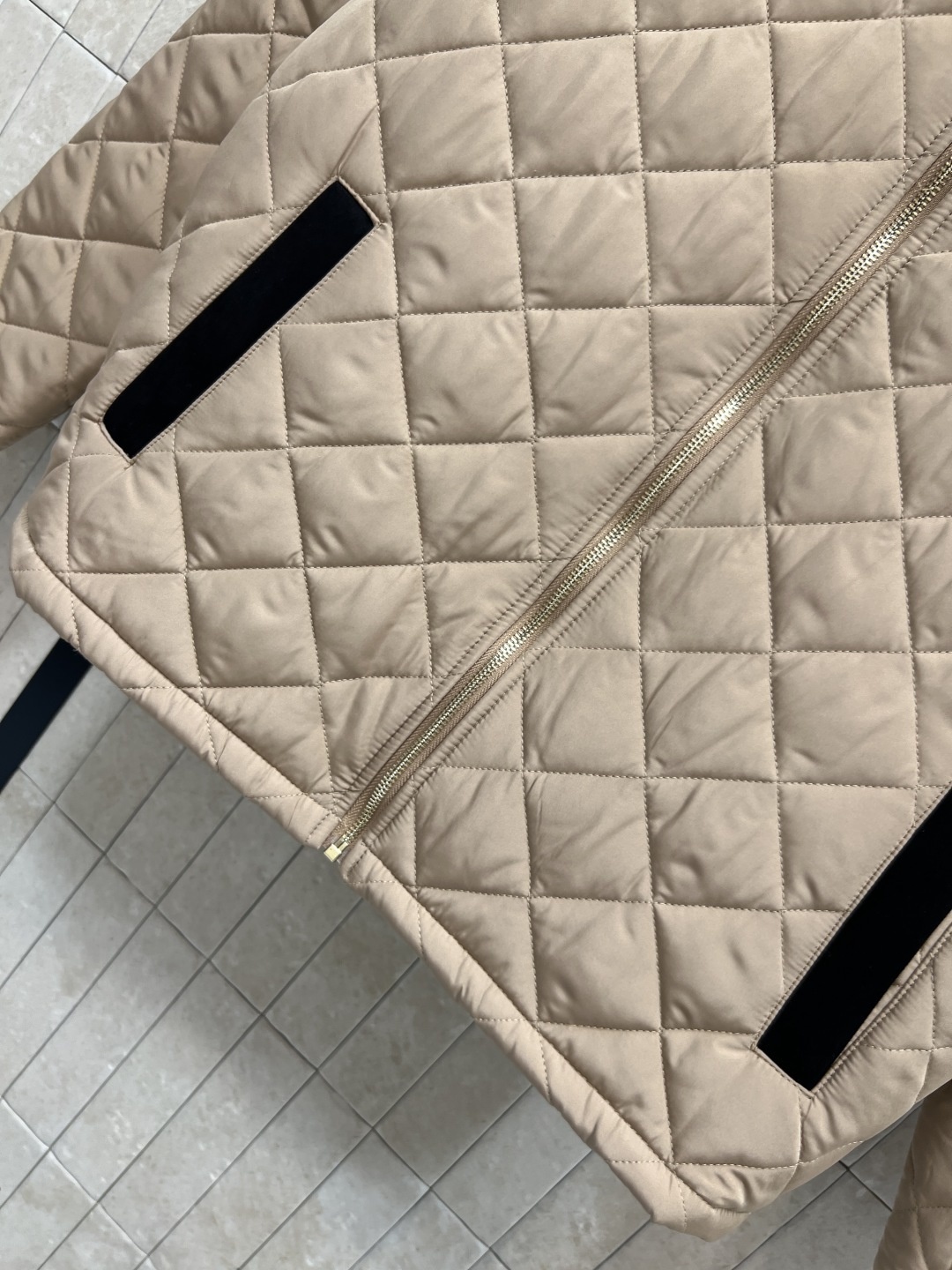 CE家 25秋冬新款 菱形格纹拼接棉服 鹿皮绒驳领 正面菱形绗缝+经典凯旋门刺绣 细节满分 低调高级感拉