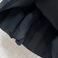 MIU家 26春夏新款 黑色撞色运动套装 立领拉链外套+抽绳短裙 简约又有细节感!外套白色线条拼接 运动 MIU家 26春夏新款 黑色撞色运动套装 立领拉链外套+抽绳短裙 简约又有细节感!外套白色线条拼接 运动