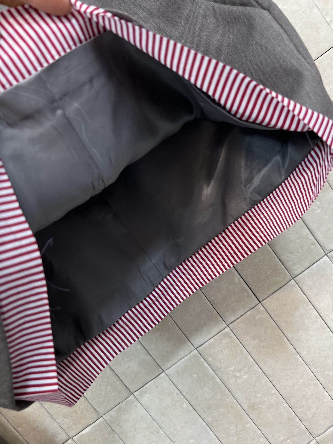 MIU家 26春夏新款 灰色假两件西装套装 翻领西装外套+高腰短裙 简约大方 学院风满满！外套袖口和短裙
