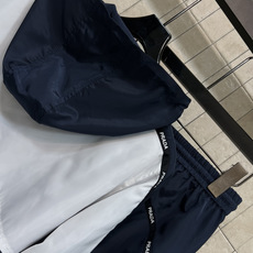 PD家 26春夏新款 撞色拼接运动套装 连帽拉链外套+高腰束脚裤 采用轻薄尼龙材质 防风又舒适 日常或轻 PD家 26春夏新款 撞色拼接运动套装 连帽拉链外套+高腰束脚裤 采用轻薄尼龙材质 防风又舒适 日常或轻