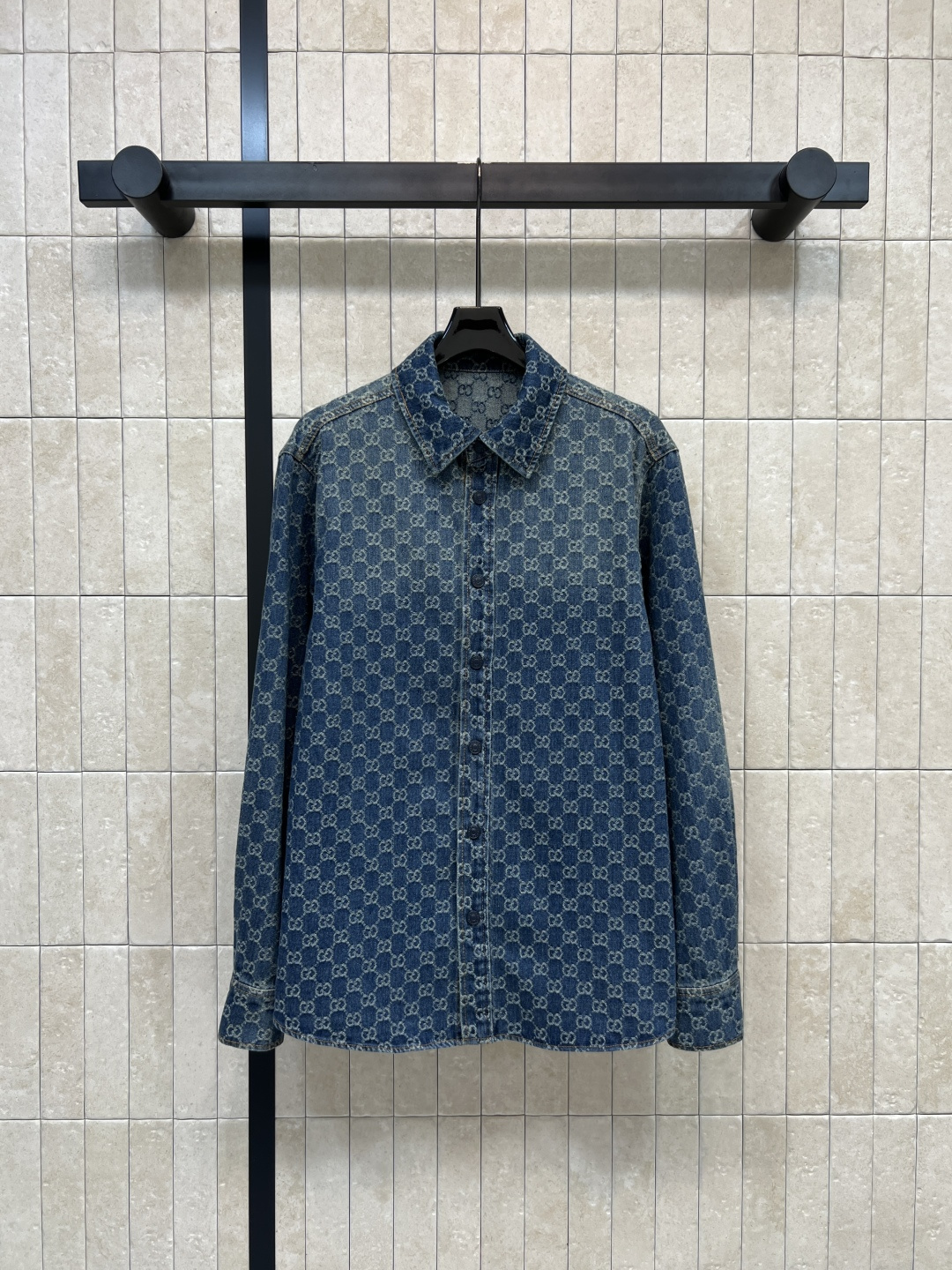 NO:753515,G Home 26 spring and summer new GG jacquard gradient denim dress, all-over printed double G presbyopia distressed retro denim fabric, retro and fashionable!  Straight cut + detachable belt, waist slimming, A-line skirt, super slim, friendly for small people, short-sleeved design, super comfortable to wear in spring and summer, stiff fabric, not easy to deform, casual with sneakers, casual and sophisticated style with high heels, versatile and not picky ~ four sizes in one color Size/S-M-L - XL,,gucci,high heels,skirts,T-shirt,19860909G家 26春夏新款 GG提花渐变牛仔连衣裙 满印双G老花做旧复古牛仔面料 复古又时髦！直筒剪裁+可拆卸腰带 收腰显身材 A字裙摆超显瘦 小个子友好 短袖设计春夏穿超舒服 面料挺括不易变形 搭配球鞋休闲 配高跟鞋轻熟风 百搭不挑人~一色四码 Size/S-M-L - XL,,gucci,high heels,skirts,T-shirt,,Women's clothing