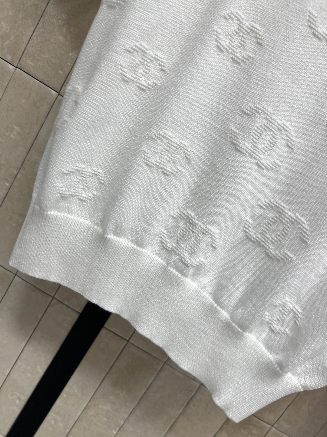 小香家 26春夏新款 双C提花短袖上衣 经典双CLogo设计 品牌辨识度超高！针织面料柔软舒适 透气性好