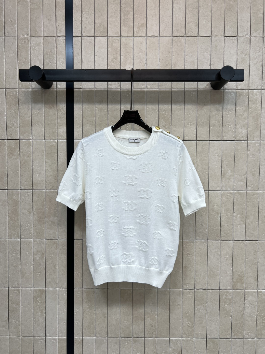 小香家 26春夏新款 双C提花短袖上衣 经典双CLogo设计 品牌辨识度超高！针织面料柔软舒适 透气性好