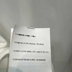 MIU家 26春夏新款 蓝白格子拼接衬衫 纯棉材质柔软舒适 主色+蓝色格子翻领和胸前口袋 简约又有设计感 MIU家 26春夏新款 蓝白格子拼接衬衫 纯棉材质柔软舒适 主色+蓝色格子翻领和胸前口袋 简约又有设计感
