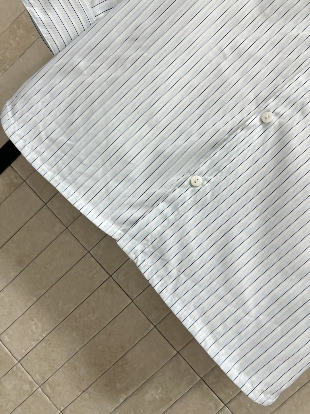 小香家 26春夏新款 条纹蓝衬衫 经典竖条纹+胸前双口袋 简约又有细节感！左下角logo刺绣超有辨识度 
