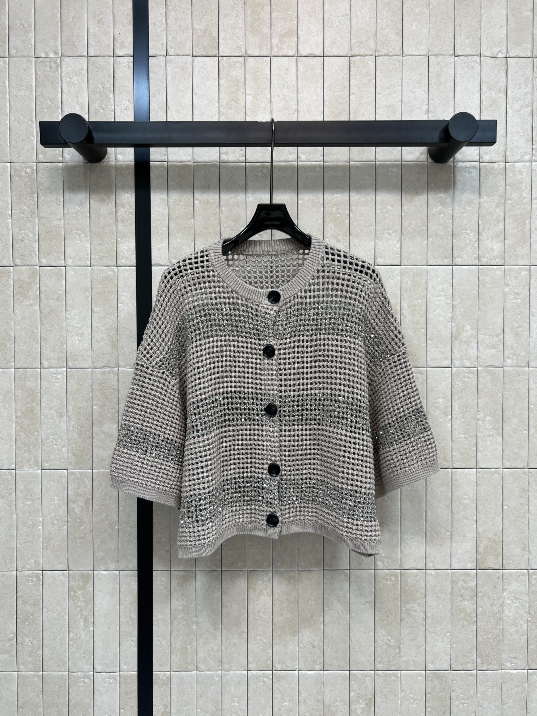 NO:759688,26 spring and summer new style hollow knitted cardigan, yarn blend, low-key, sparkling and super textured!  Short loose fit + black buttons, simple and high-end, can be easily worn for commuting or daily life in spring and summer ~ it goes well with jeans or skirts. It is easy to get the 'old money style' style! Three sizes in one color Size/S-M-L,,skirts,jeans,1986090926春夏新款 镂空针织开衫 纱线混纺 低调闪耀超有质感！短款宽松版型+黑色纽扣 简约又高级 春夏通勤或日常都能轻松驾驭~搭配牛仔裤或裙装都很出彩 轻松get“老钱风”穿搭风格!一色三码 Size/S-M-L,,skirts,jeans,,Women's clothing