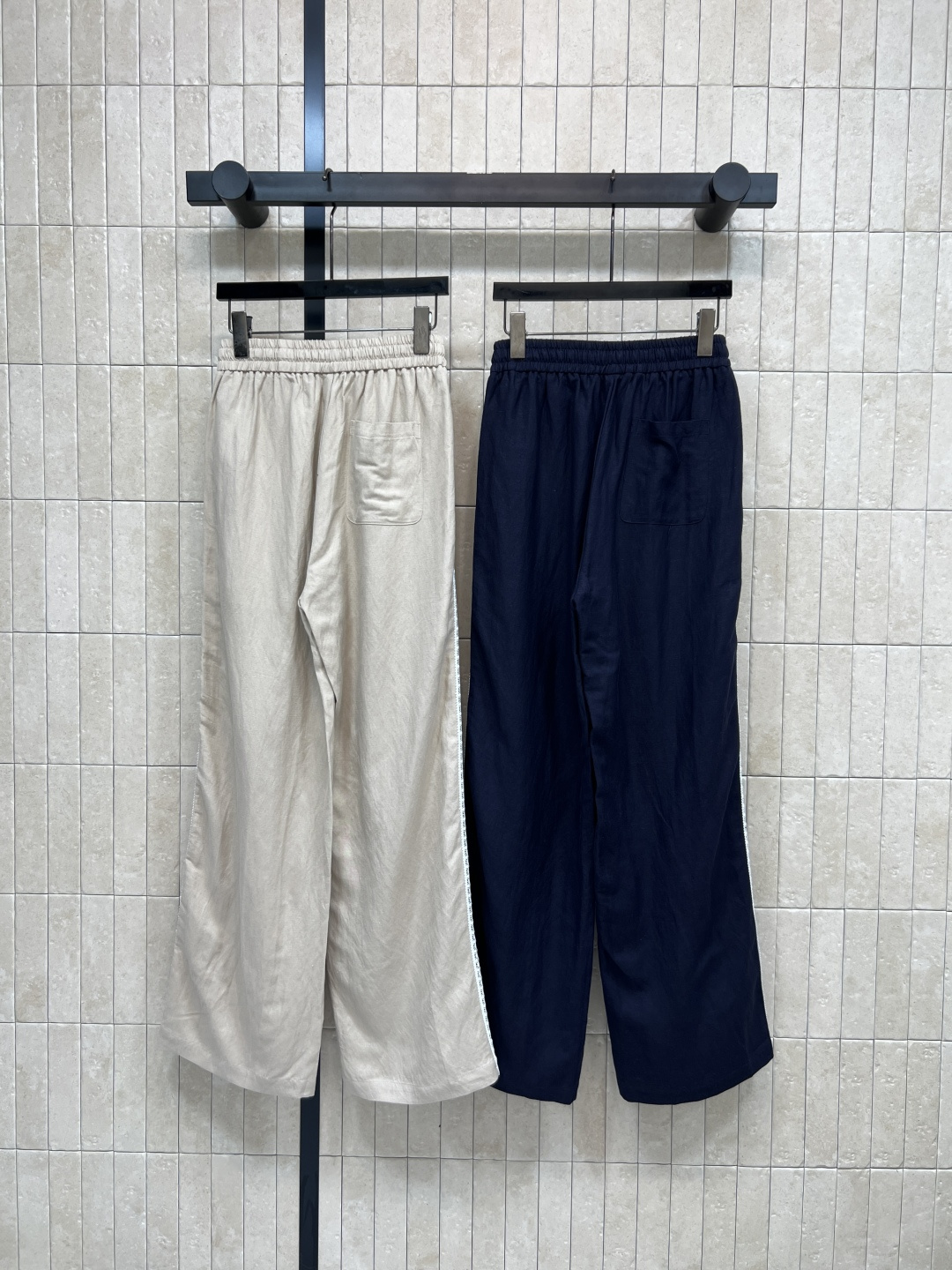 26春夏新款 蕾丝拼接高腰阔腿裤 棉质面料 柔软舒适 春夏穿超合适！两侧蕾丝花边拼接 细节满分 优雅又休