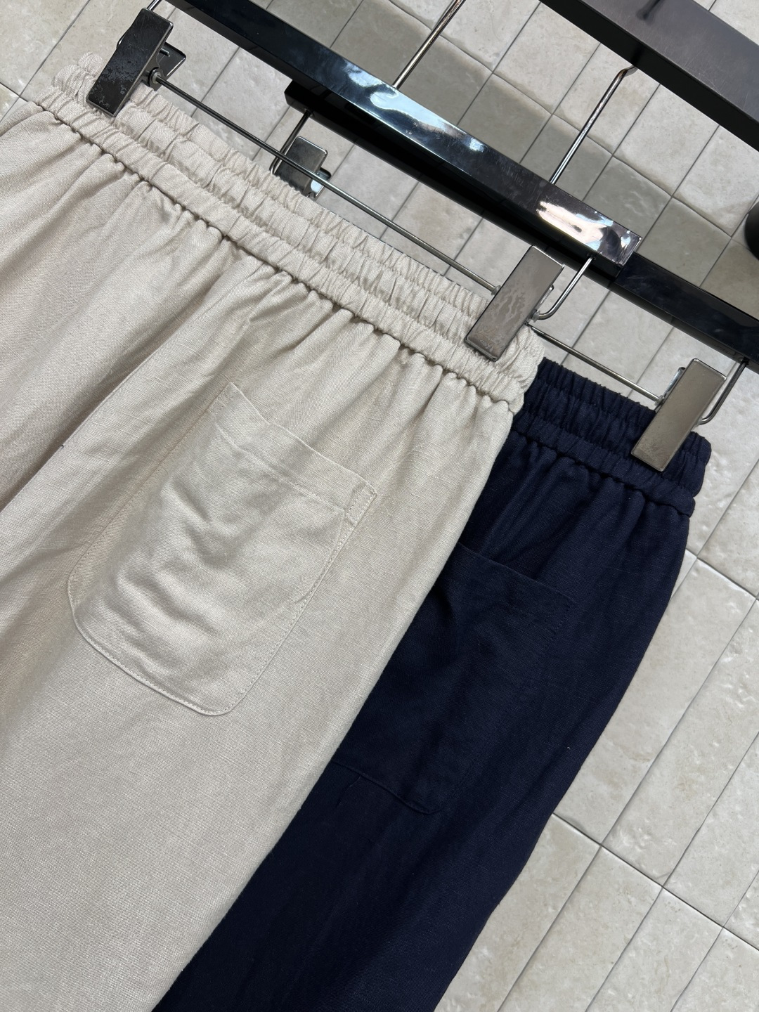 26春夏新款 蕾丝拼接高腰阔腿裤 棉质面料 柔软舒适 春夏穿超合适！两侧蕾丝花边拼接 细节满分 优雅又休