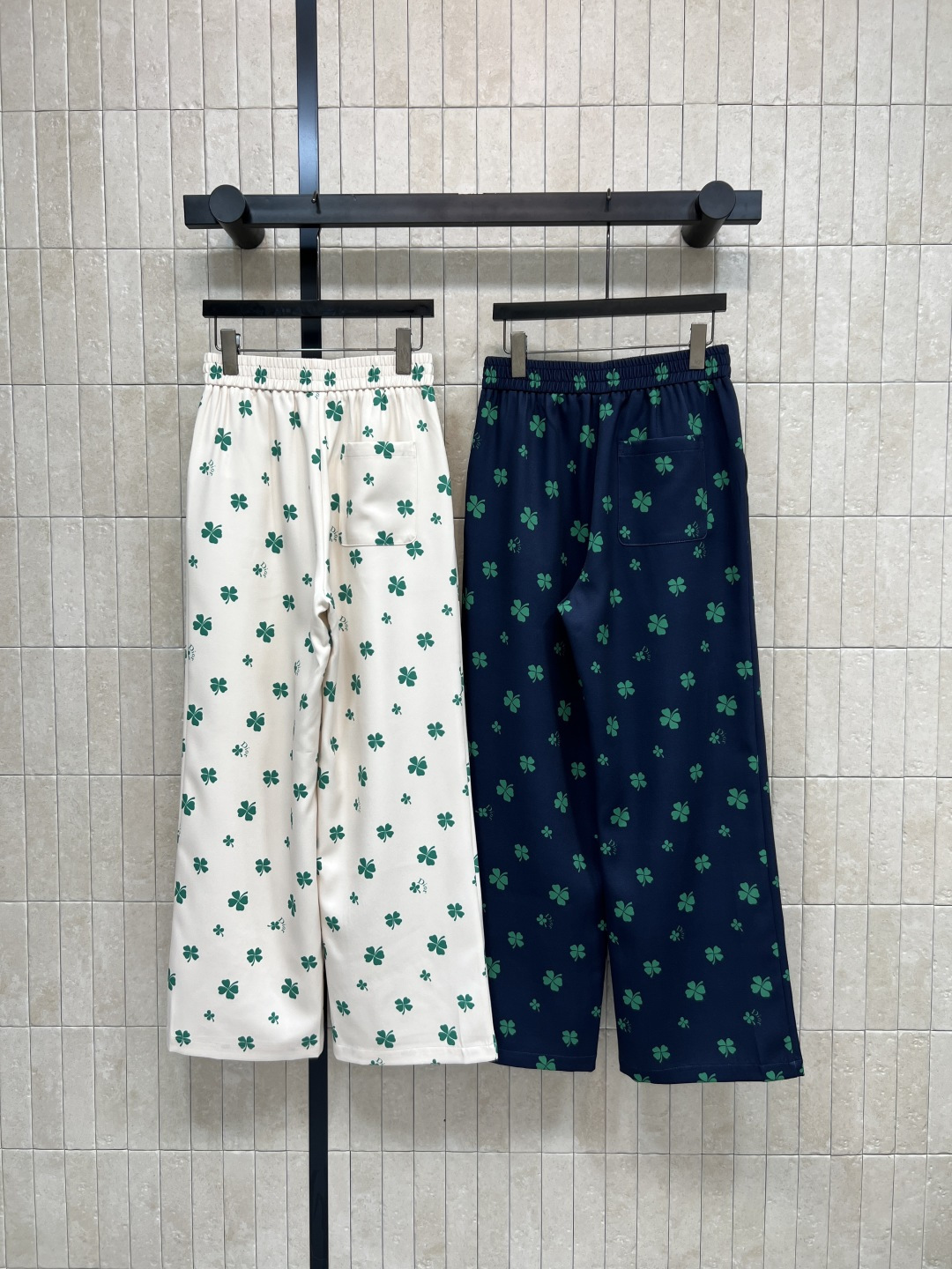 D家 26春夏新款 四叶草刺绣阔腿裤 轻盈透气面料 春夏穿超舒服！白色底配绿色四叶草刺绣 清新又幸运 满