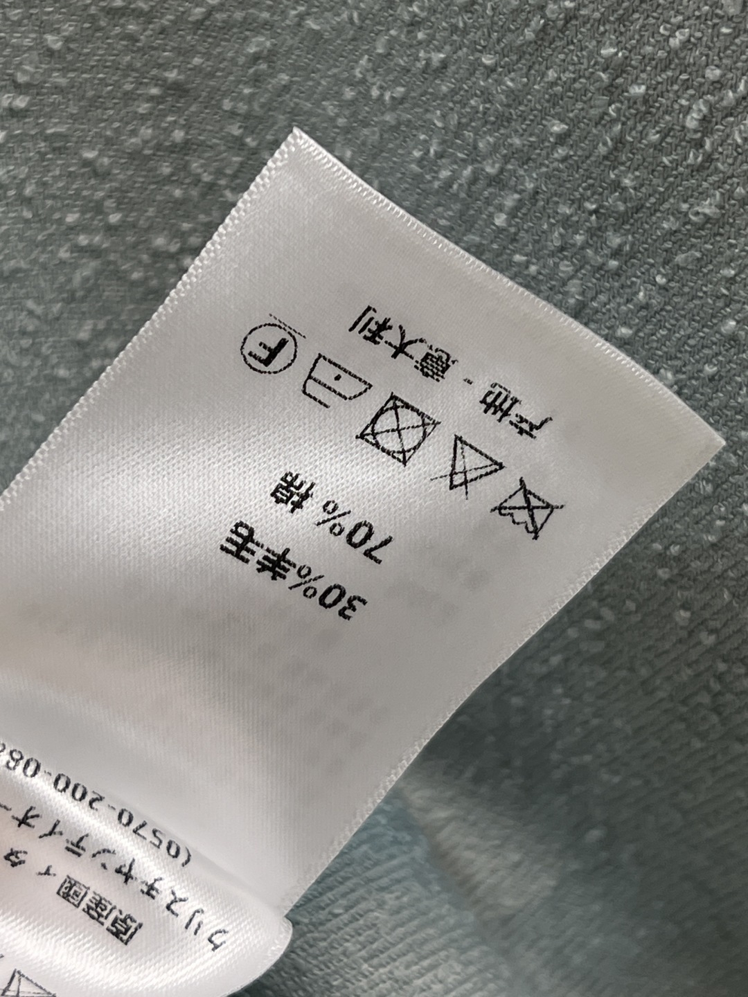 D家 26春夏新款 浅蓝色小香风外套 经典粗花呢材质 质感挺括又垂顺 秋冬穿超有型！圆领+珍珠纽扣+蝴蝶
