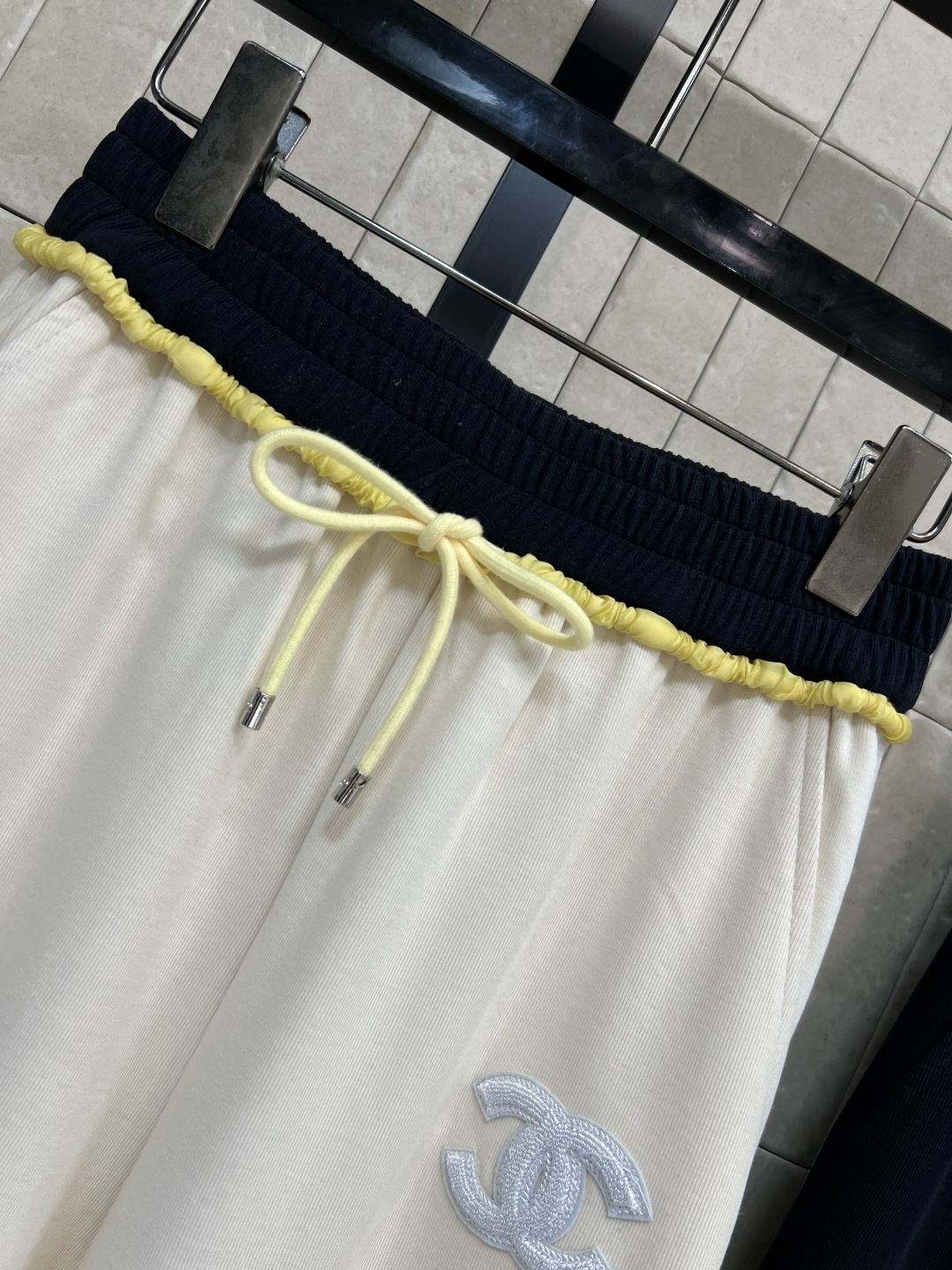 小香家 26春夏新款 刺绣logo撞色阔腿卫裤 高腰松紧+抽绳设计 舒适又显腿长！面料柔软垂感 日常通勤