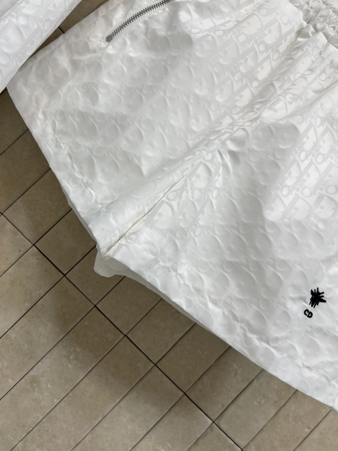 D家 26春夏新款 老花运动防晒套装 连帽拉链外套+高腰短裤 采用轻薄透气老花尼龙面料 简约设计 拉链+