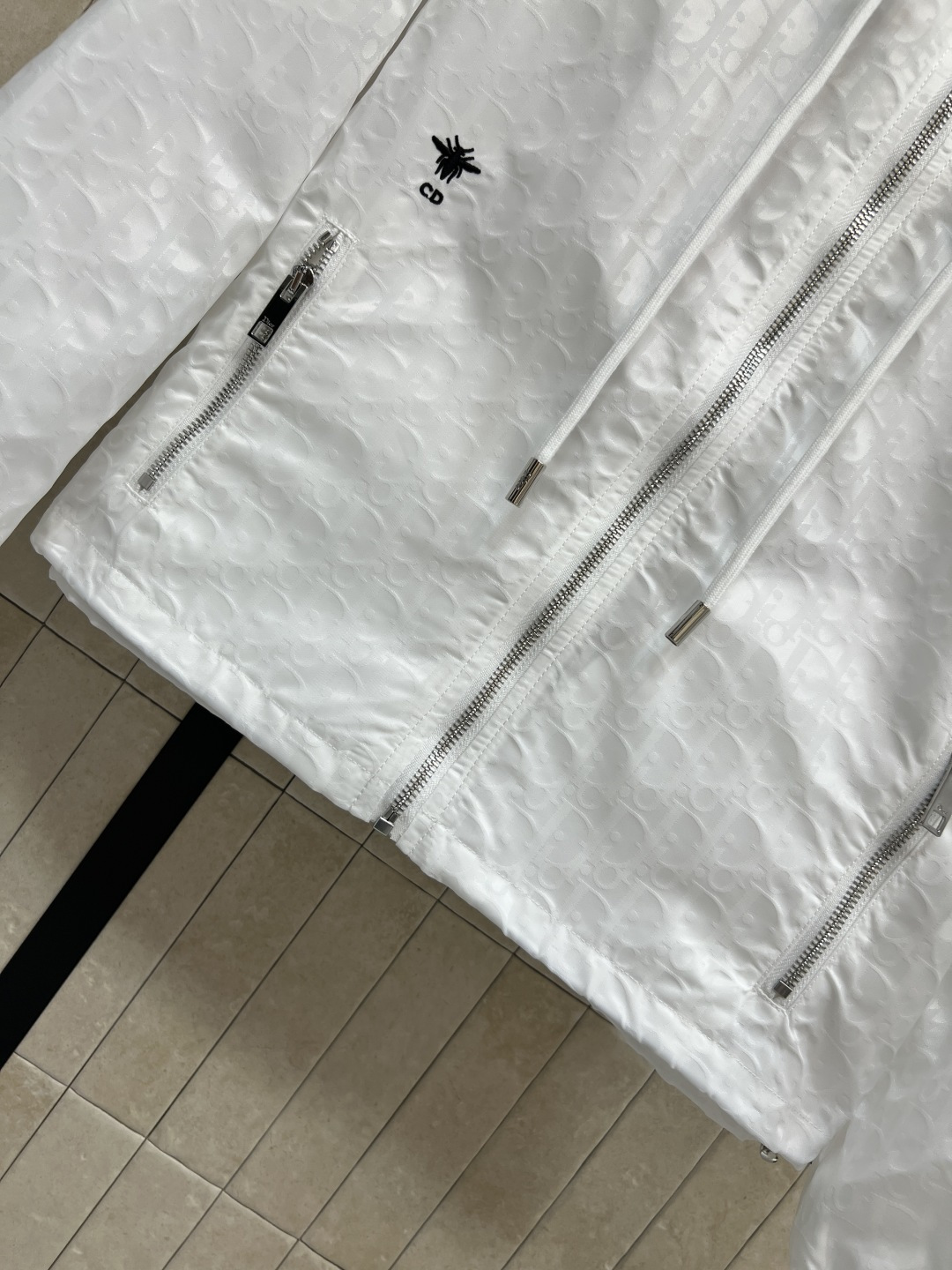 D家 26春夏新款 老花运动防晒套装 连帽拉链外套+高腰短裤 采用轻薄透气老花尼龙面料 简约设计 拉链+