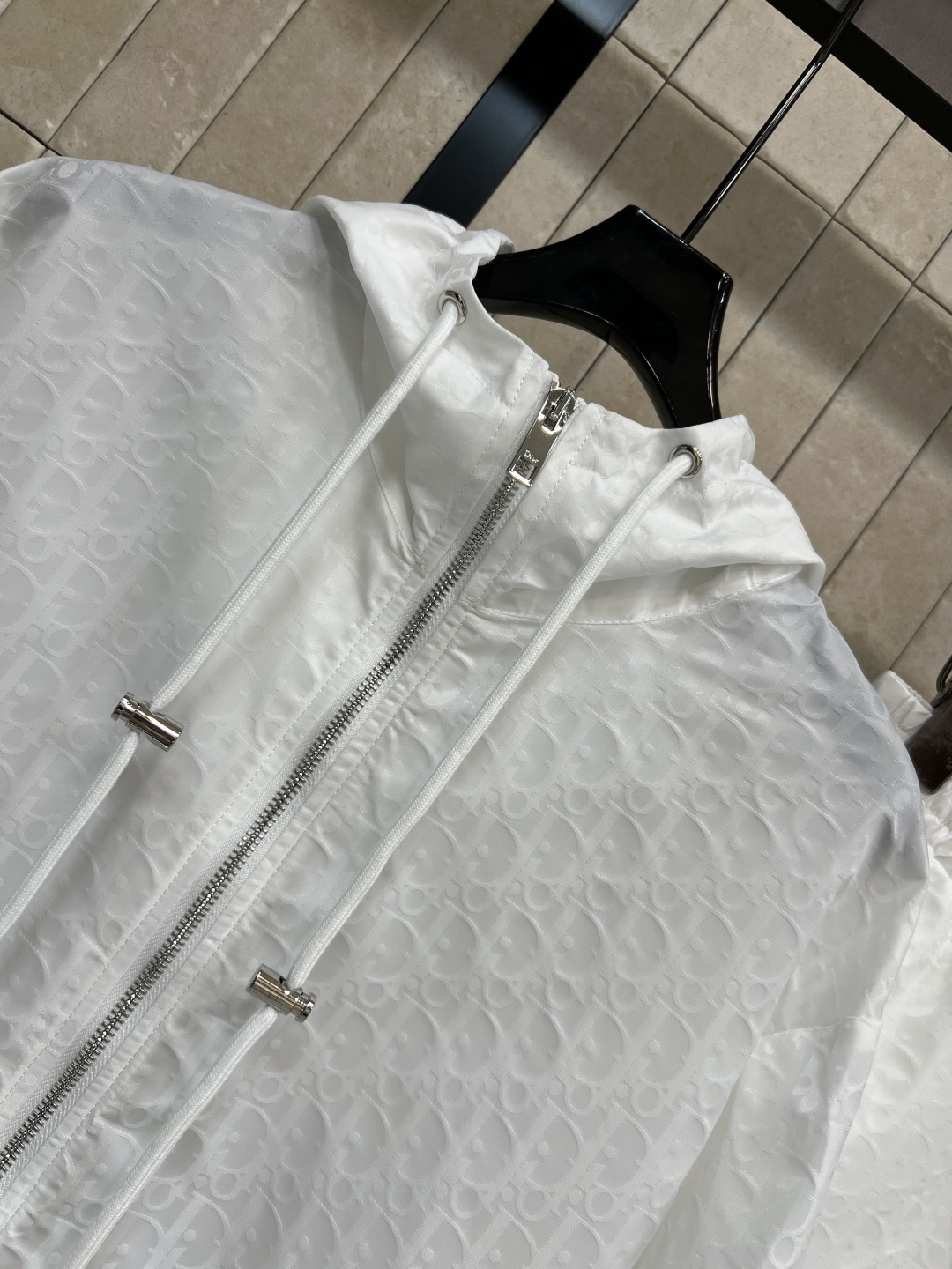 D家 26春夏新款 老花运动防晒套装 连帽拉链外套+高腰短裤 采用轻薄透气老花尼龙面料 简约设计 拉链+