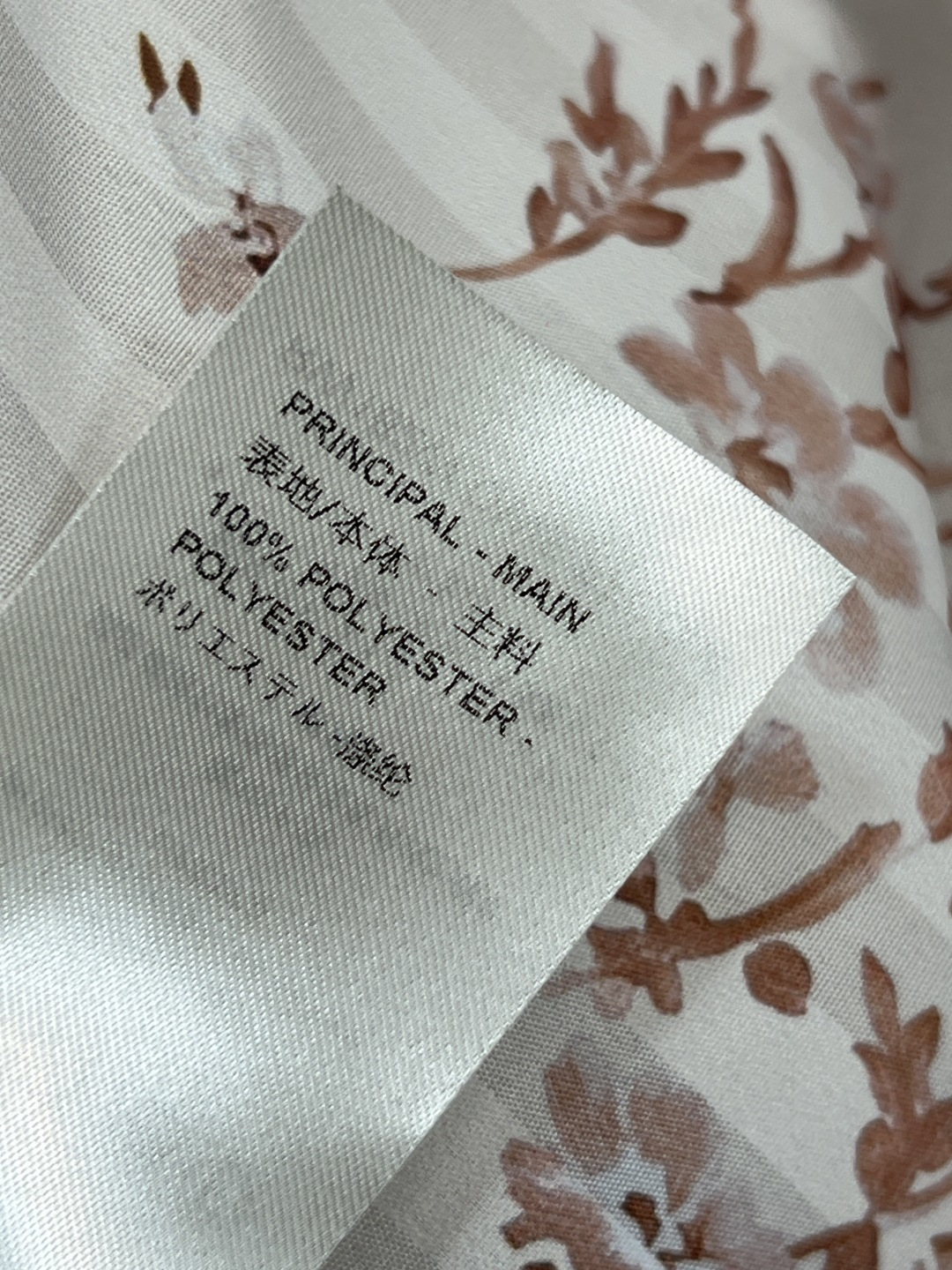 26春夏新款 碎花时髦套装 碎花系带设计上衣-不规则半身裙 轻薄透气 春夏穿超舒服！不规则系带设计让层次