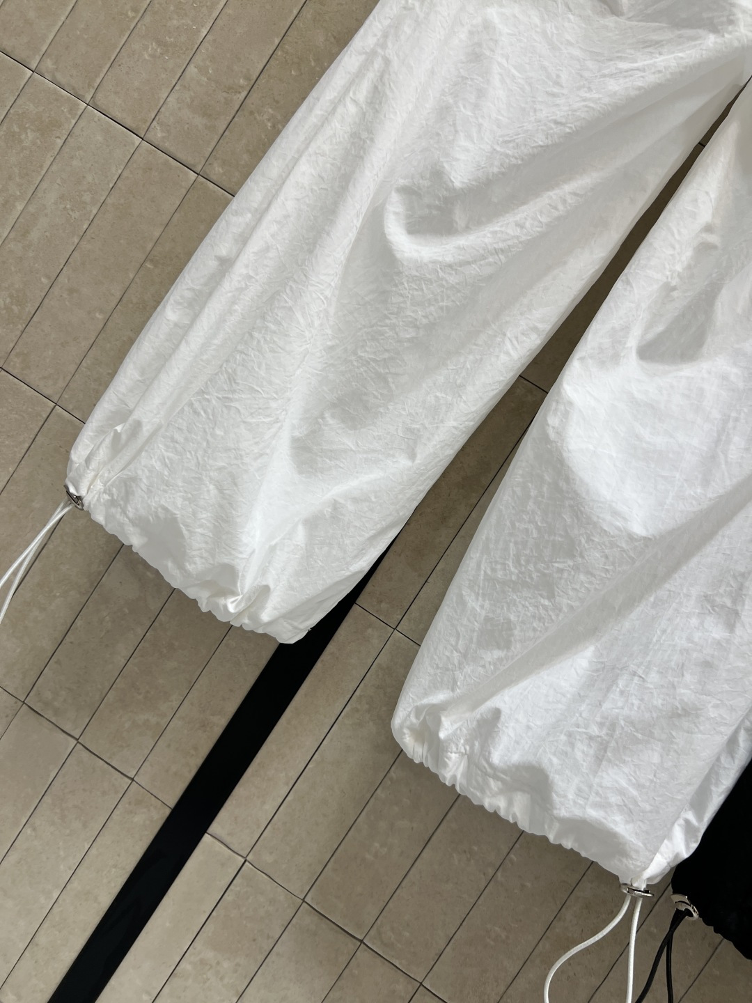 CE家 26春夏新款 多口袋工装裤 采用轻薄速干面料 透气又舒适 夏天穿超清爽 高腰宽松直筒设计 显瘦遮