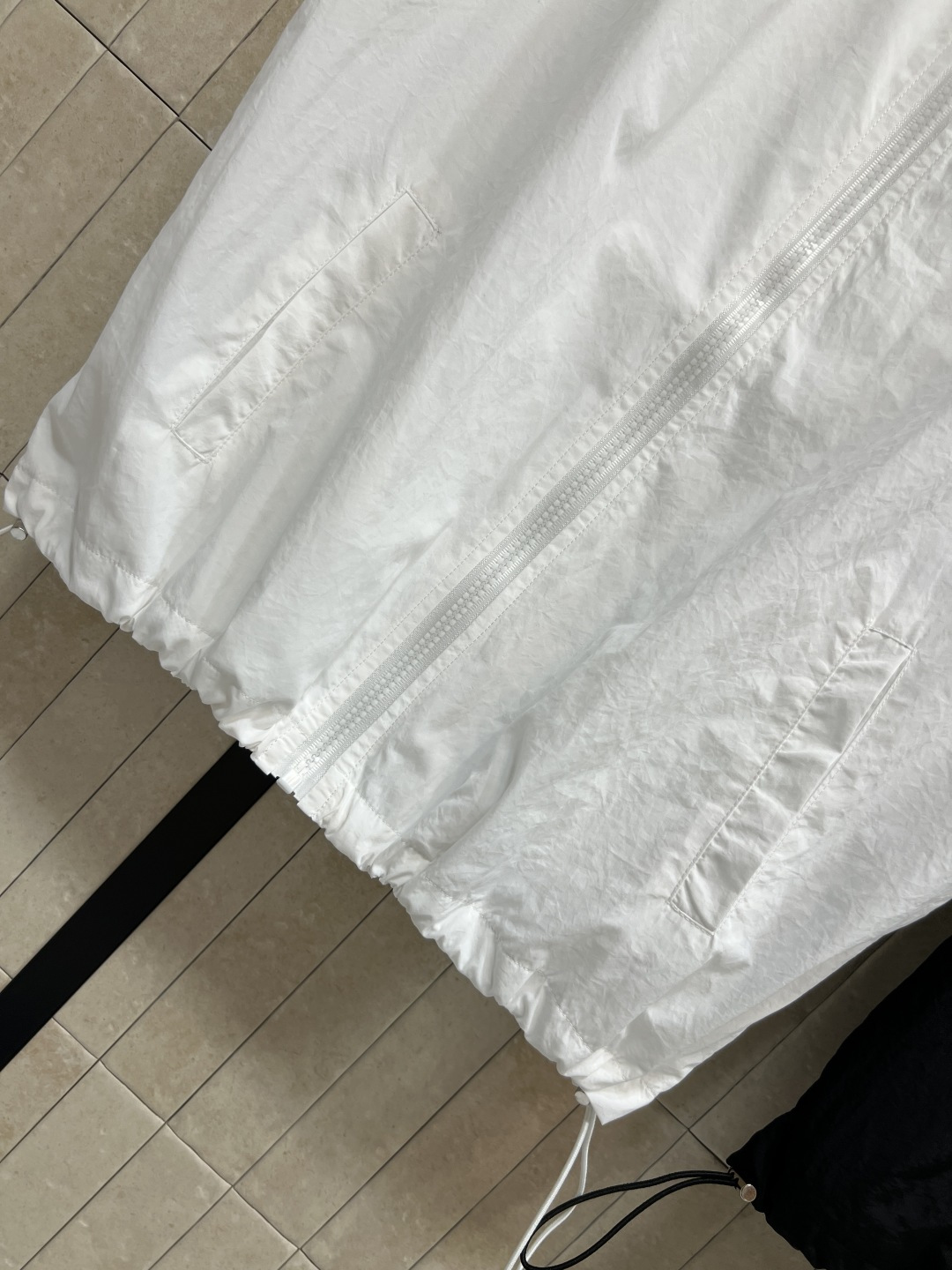 CE家 26春夏新款 连帽收腰马甲 外套 轻薄速干面料 防水防风又透气 无袖设计+连帽拉链 穿脱方便 下