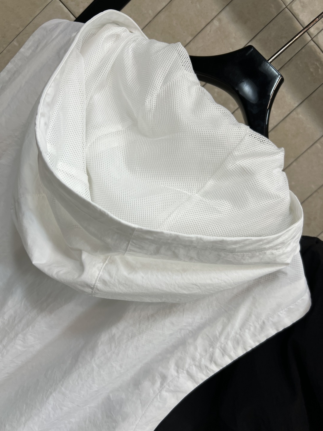 CE家 26春夏新款 连帽收腰马甲 外套 轻薄速干面料 防水防风又透气 无袖设计+连帽拉链 穿脱方便 下