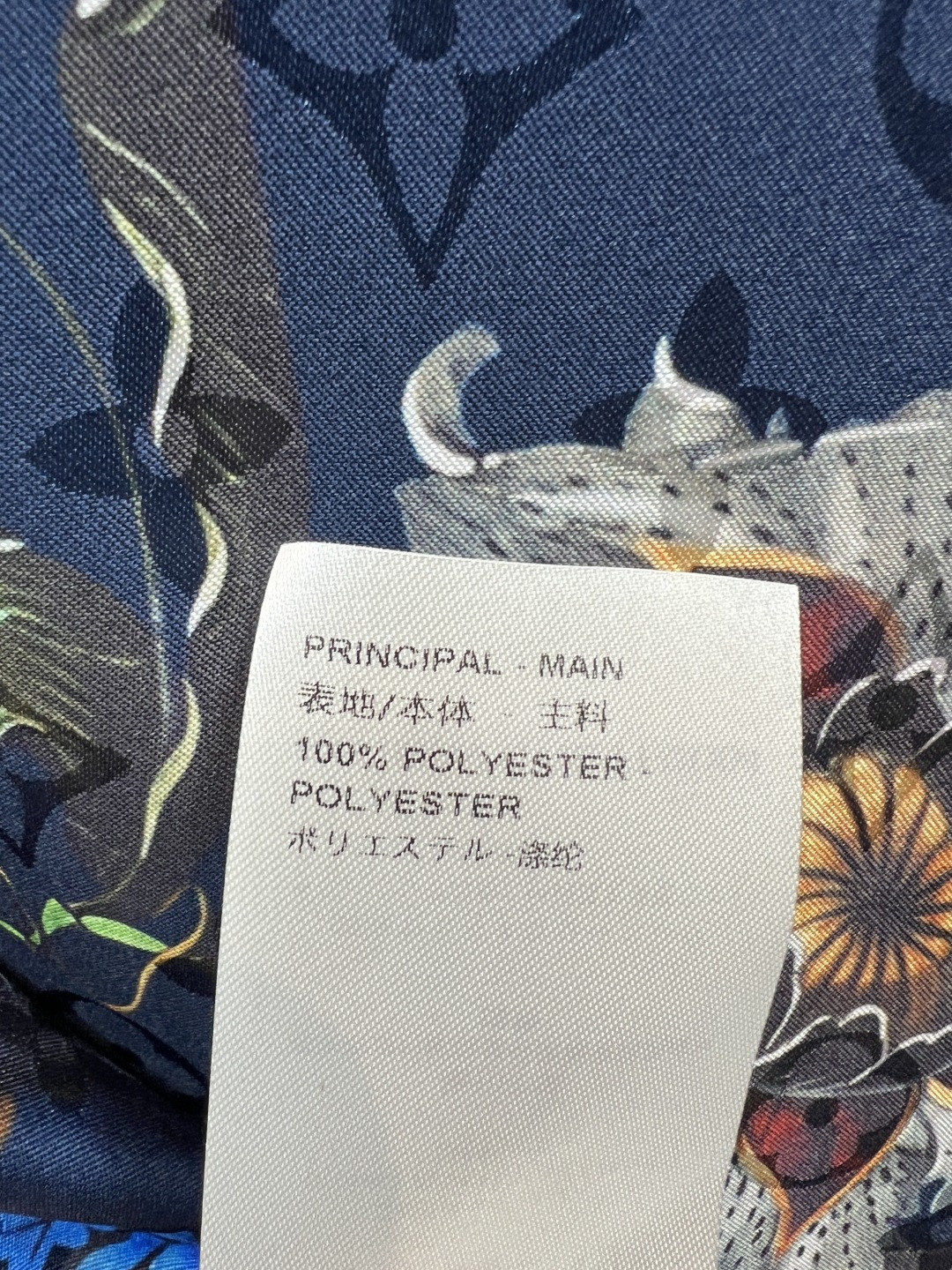L家 26春夏新款  深蓝色印花套装 翻领衬衫+阔腿裤 手感顺滑 穿着超舒适 花卉印花设计 色彩丰富艺术