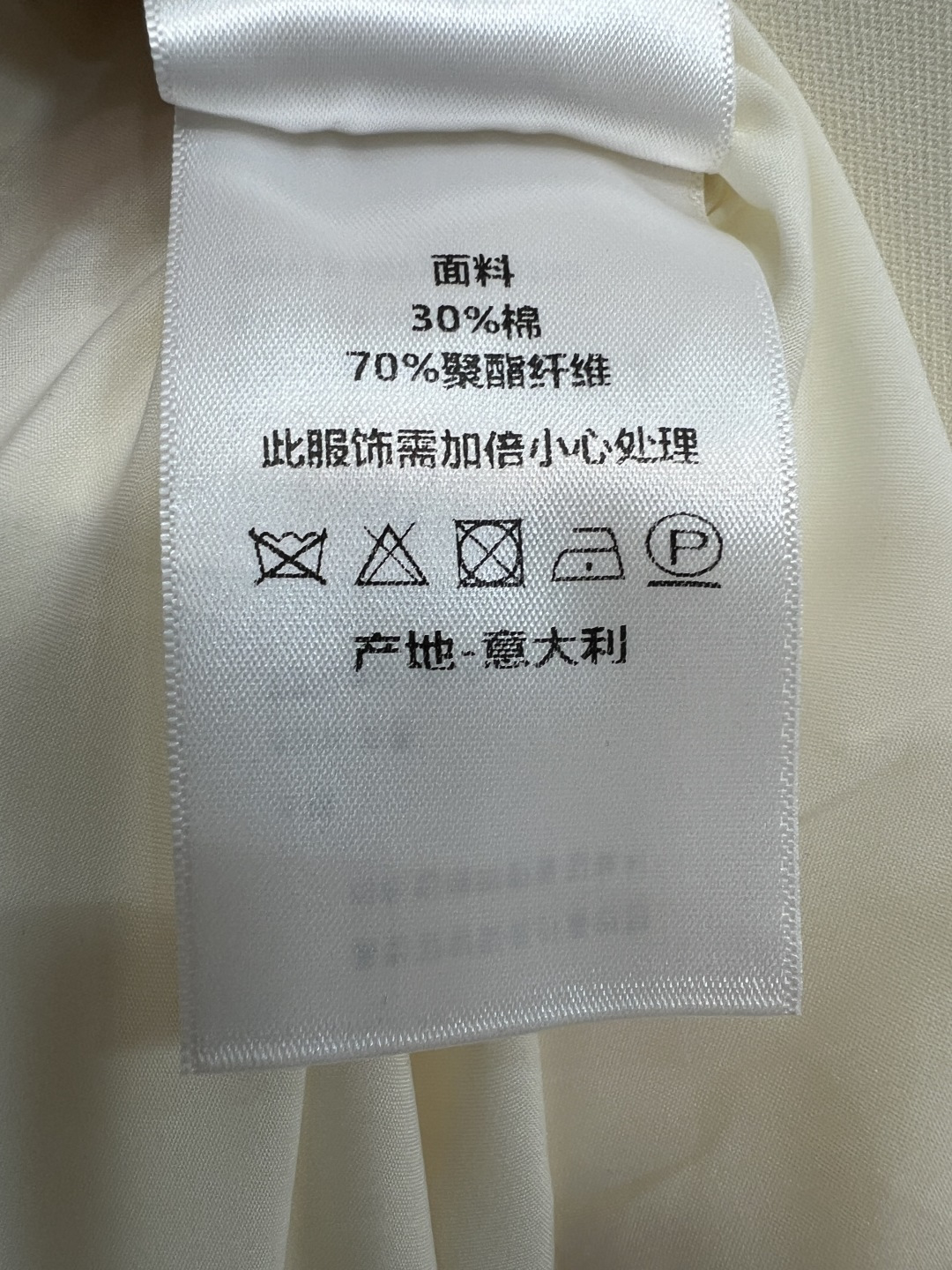 D家 26春夏新款 圆领撞色短袖连衣裙 小香风连衣裙主打米白色 黑色撞色领口+蝴蝶结设计 简约又高级 直