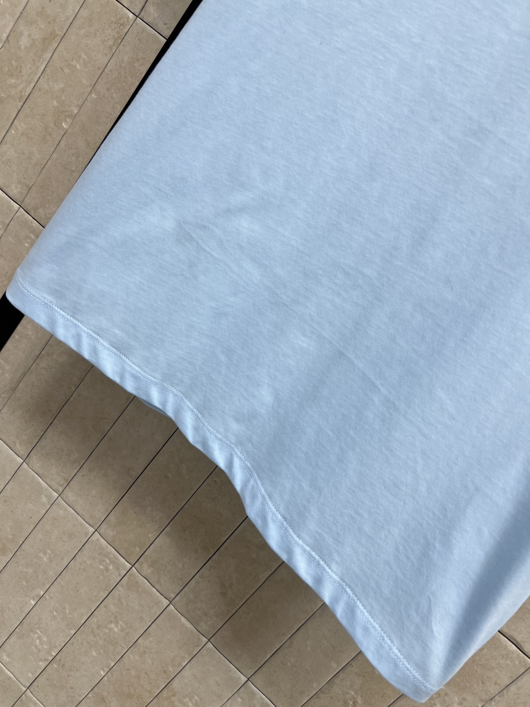 D家 26春夏新款  徽标刺绣短袖T恤 采用纯棉面料 透气舒适 胸前圆形刺绣图案 细节满满 经典圆领+宽
