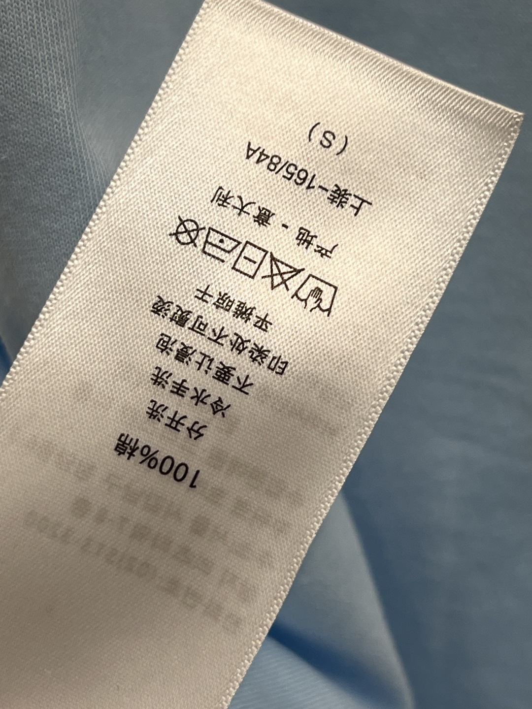 D家 26春夏新款  徽标刺绣短袖T恤 采用纯棉面料 透气舒适 胸前圆形刺绣图案 细节满满 经典圆领+宽
