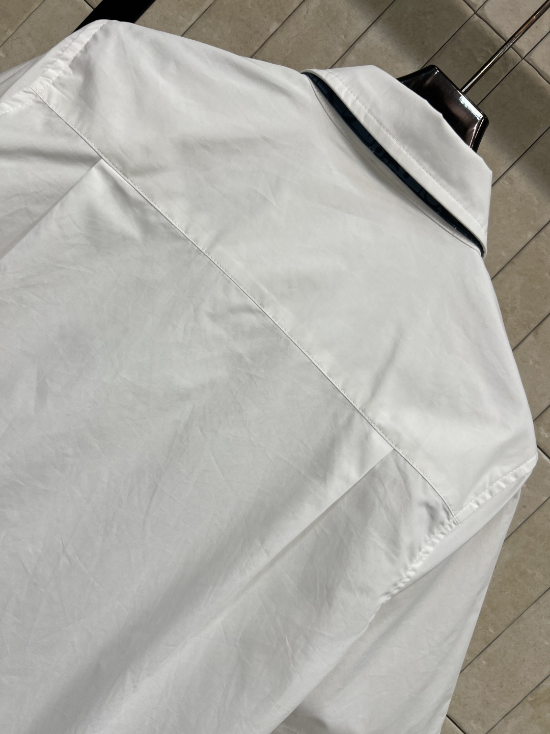 D家 26春夏新款  老花领带短袖白衬衫 制服白衬衫+深蓝D字母老花印花领带 白衬衫宽松短袖 胸前刺绣徽