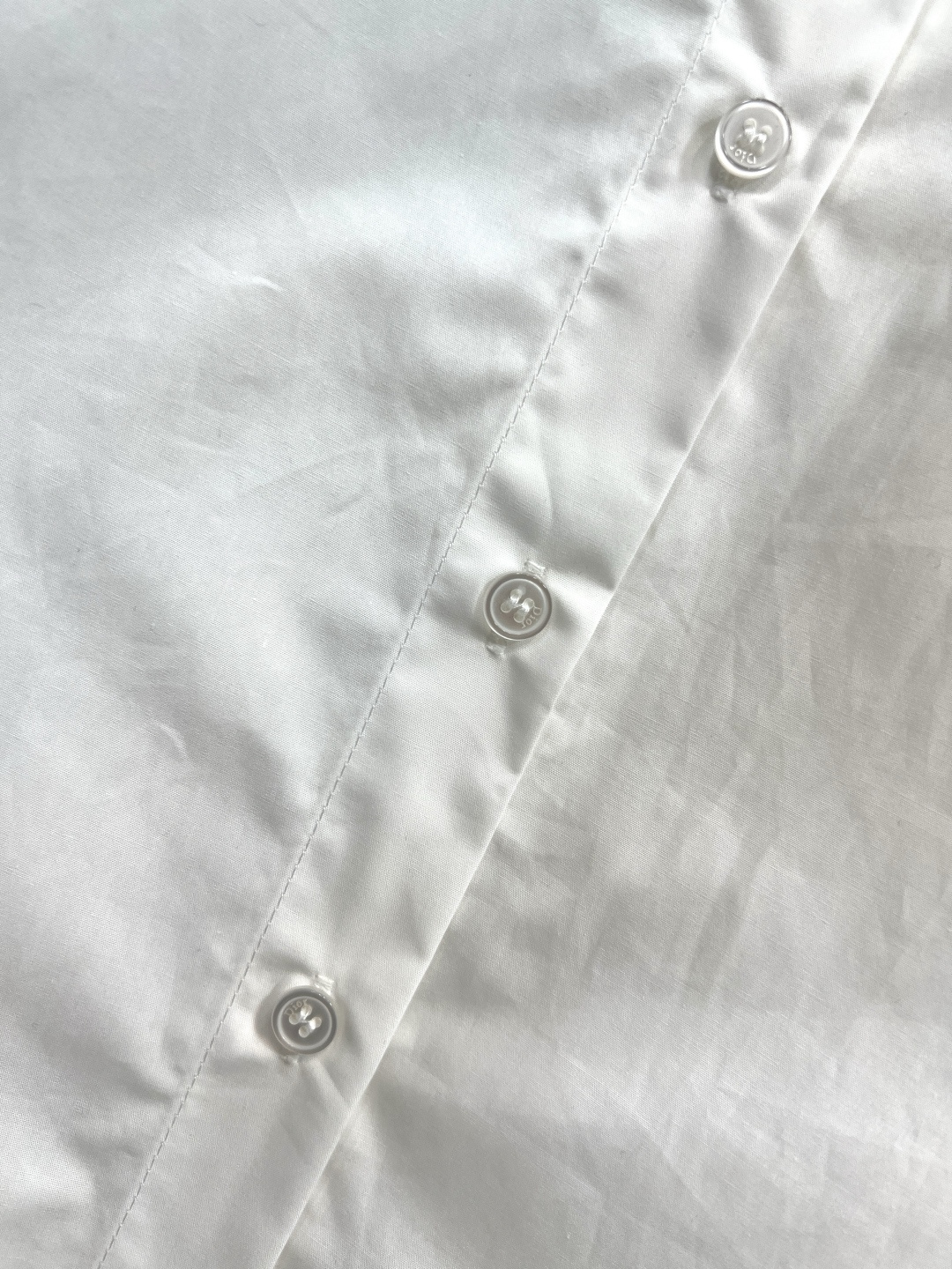 D家 26春夏新款  老花领带短袖白衬衫 制服白衬衫+深蓝D字母老花印花领带 白衬衫宽松短袖 胸前刺绣徽