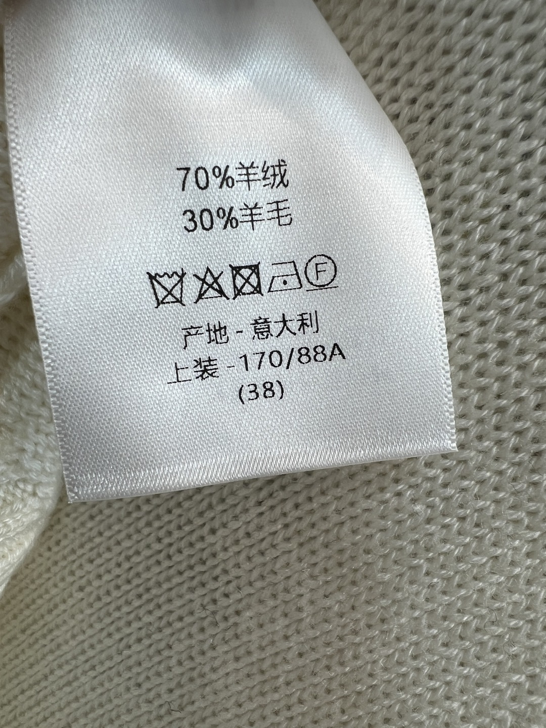 D家 26春夏新款 花卉刺绣针织短袖 精致花鸟刺绣  圆领+泡泡短袖设计 修饰肩线又显俏皮 细节满分  