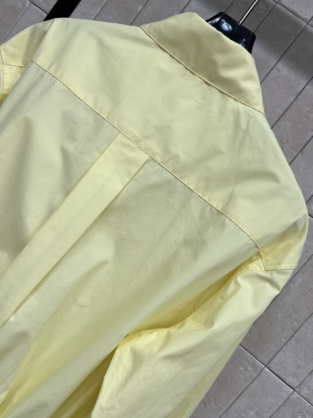 LW家 26春夏新款 柠檬黄抽绳衬衫 春夏穿超合适 下摆松紧腰抽绳设计可调节长度 轻松切换短款or常规版