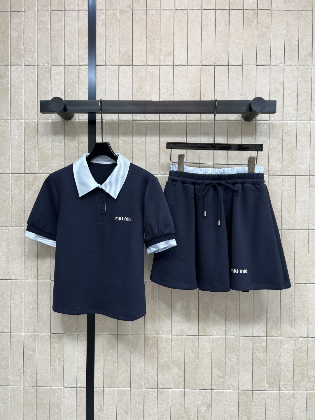 NO:792395,MIU Home 26 new spring and summer style college style blue and white splicing POLO suit, short-sleeved POLO shirt + double waist shorts, simple and fresh, super comfortable to wear in summer!  The collar and cuffs of the POLO shirt are spliced ​​with blue and white stripes. The embroidered letters on the chest are very detailed. The elastic waist design of the shorts is comfortable and convenient for activities. It is suitable for daily travel, campus wear or leisure and entertainment. Pair it with canvas shoes or sneakers to easily get a youthful and energetic style. Two colors and three sizes. Size/S-M-L,,miumiu,sneakers,shorts,T-shirt,19860909MIU家 26春夏新款 学院风蓝白拼接POLO套装 短袖POLO衫+双腰头短裤 简约清新 夏天穿超舒服！POLO衫领口和袖口蓝白条纹拼接 胸前刺绣字母超有细节感 短裤松紧腰设计 舒适又方便活动 日常出行、校园穿搭或休闲娱乐都很适合~搭配帆布鞋或运动鞋 轻松get青春活力风 两色三码 Size/S-M-L,,miumiu,sneakers,shorts,T-shirt,,Women's clothing