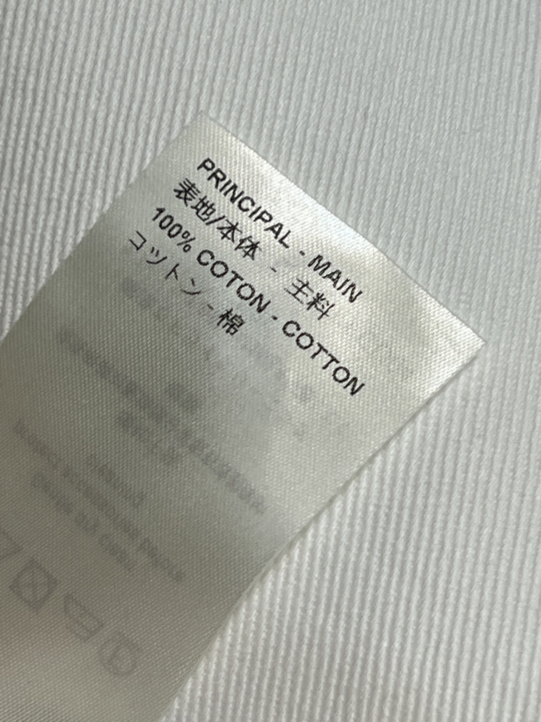 L家 26春夏新款 白牛仔高腰阔腿  经典五袋设计+金属纽扣 简约又实用 高腰剪裁修饰腰线  阔腿版型超