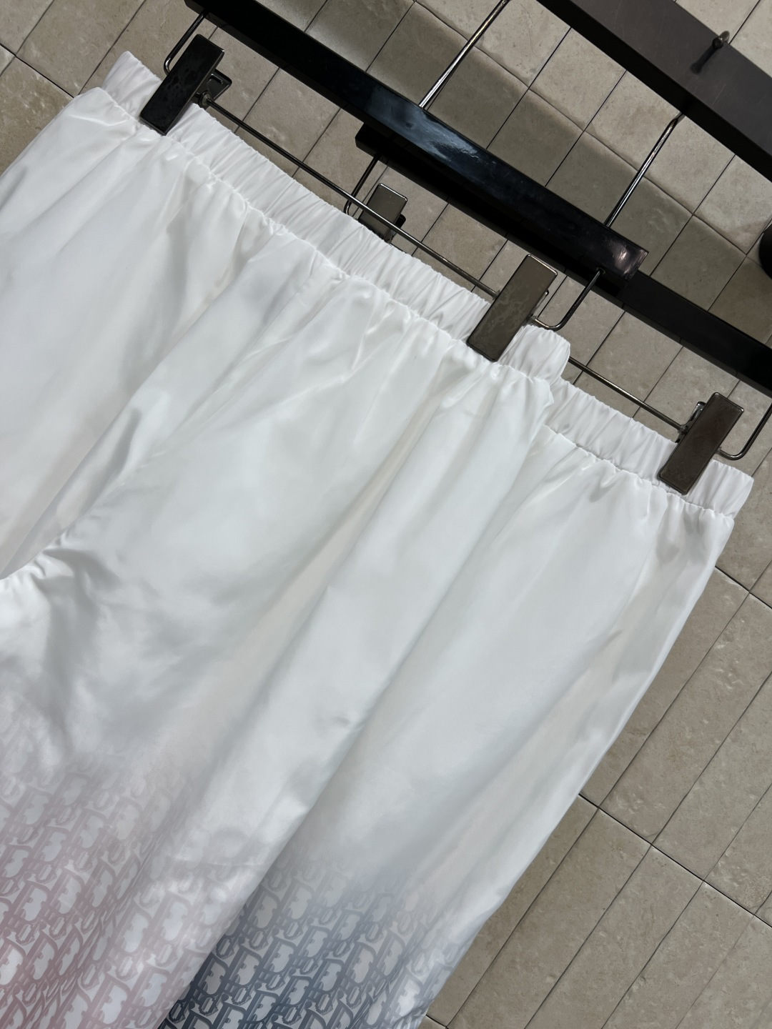 D家  26春夏新款  渐变印花束脚裤  轻薄透气  松紧高腰+束脚裤型  满印老花渐变还有小蜜蜂刺绣 