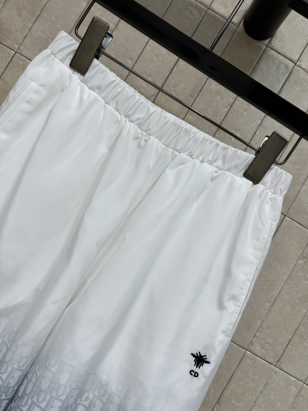 D家  26春夏新款  渐变印花束脚裤  轻薄透气  松紧高腰+束脚裤型  满印老花渐变还有小蜜蜂刺绣 
