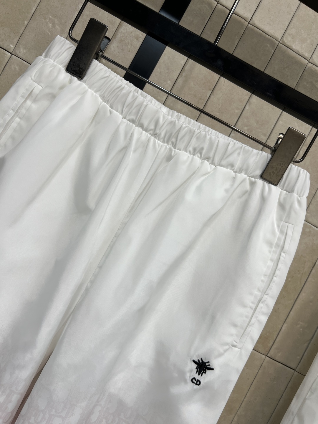 D家  26春夏新款  渐变印花束脚裤  轻薄透气  松紧高腰+束脚裤型  满印老花渐变还有小蜜蜂刺绣 