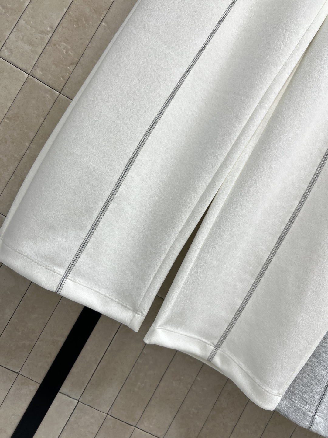 LW家 26春夏新款 明线阔腿休闲裤 字母织带+抽绳 随性又吸睛 不用系皮带也能牢牢锁住腰线  高腰阔腿