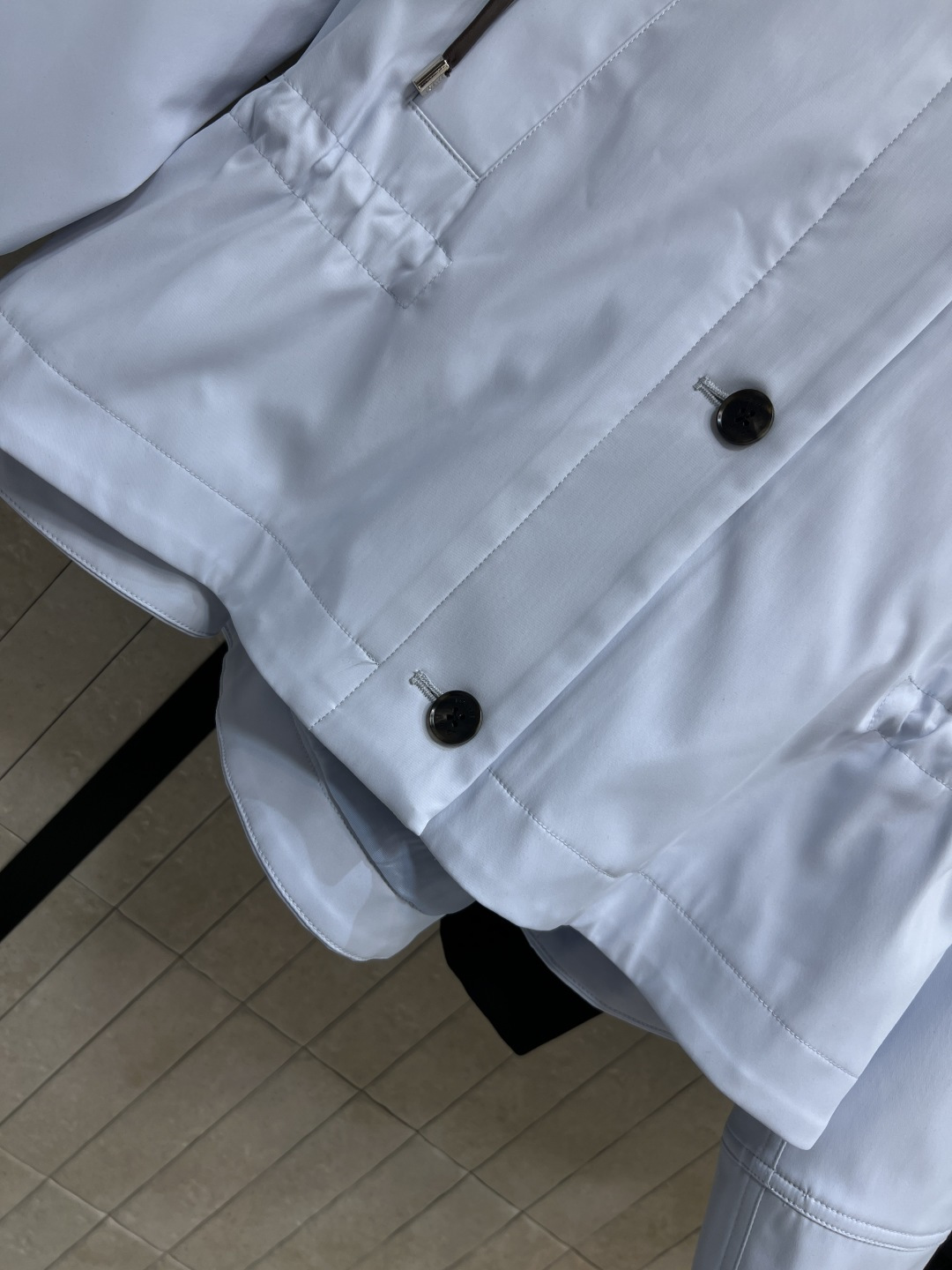 LW家 26春夏新款 连帽抽绳外套   防风面料 抗皱易打理 耐穿又耐看  高领连帽+黑色纽扣+撞色抽绳