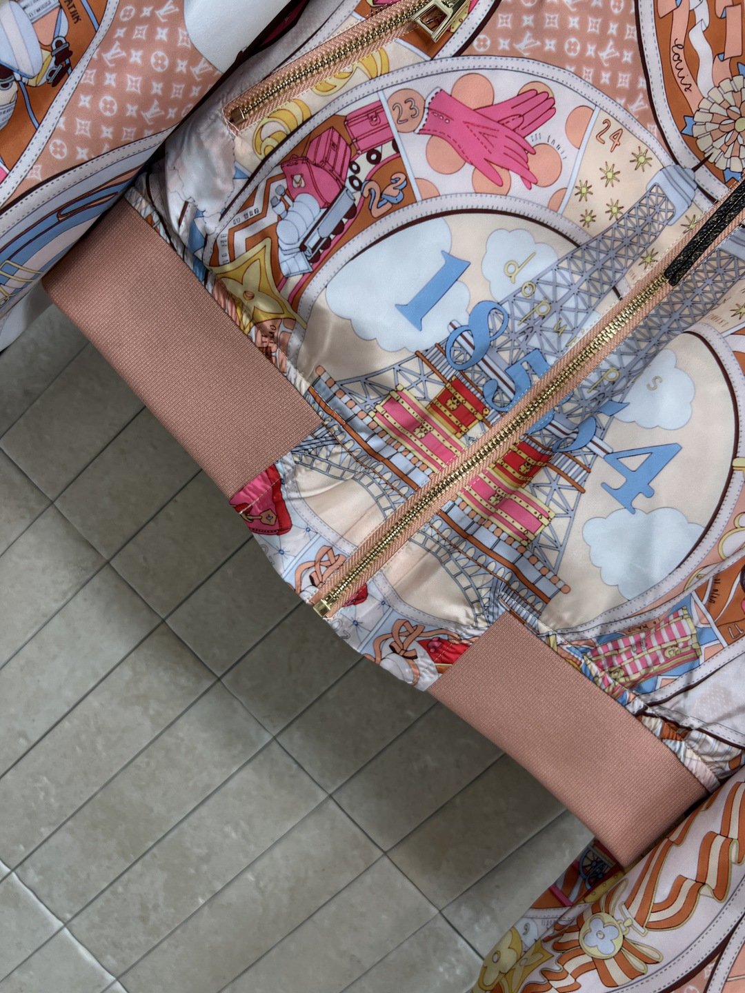 L家 26春夏新款 复古满印双面穿棒球服 顺滑面料摸起来超舒服 正反都抗皱 短款版型+罗纹收腰 金色锁头