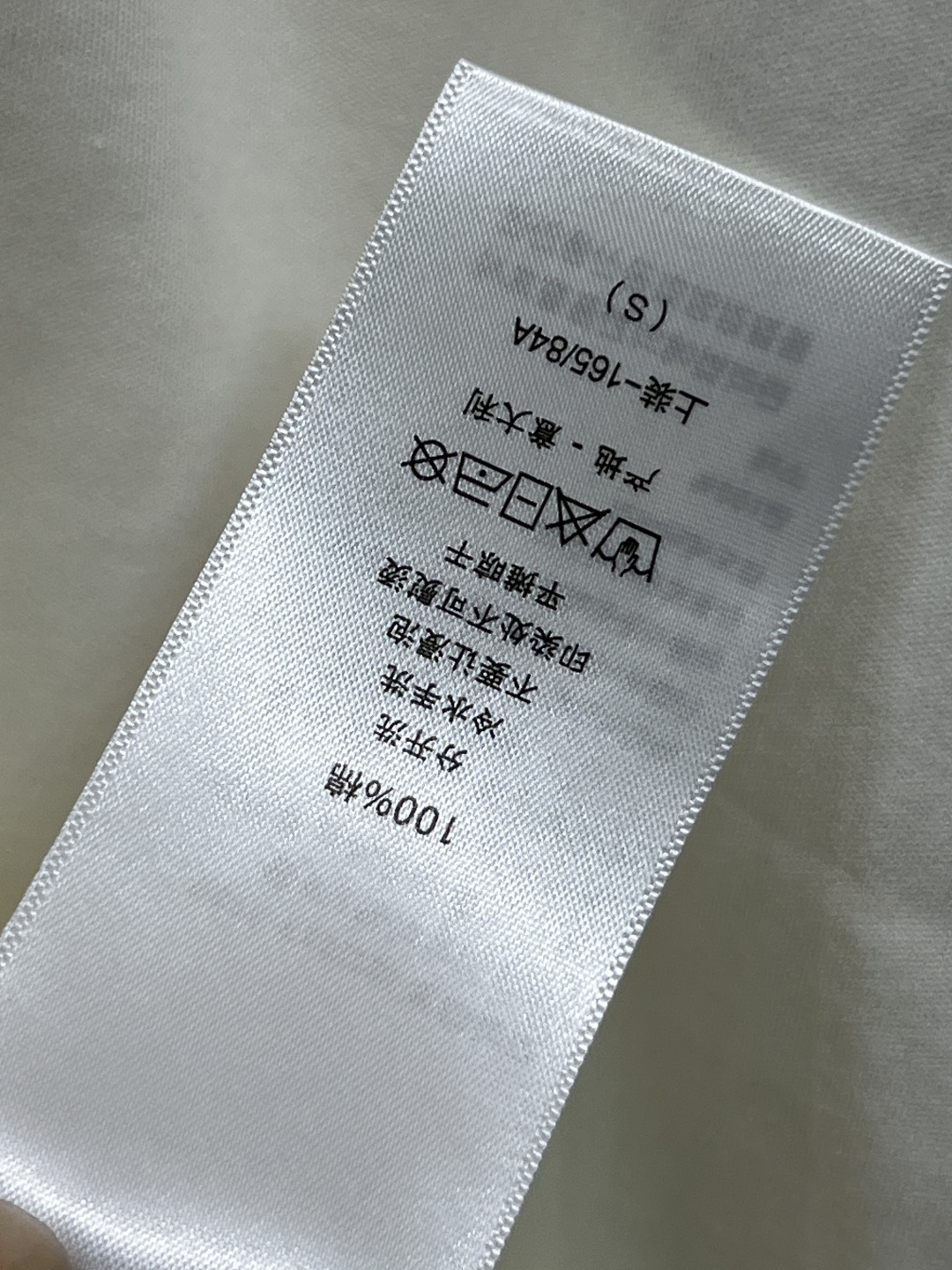 D家 26春夏新款 logo刺绣短袖T恤 纯棉材质 柔软舒适 适合日常穿着 圆领宽松版型 简约大方 正面