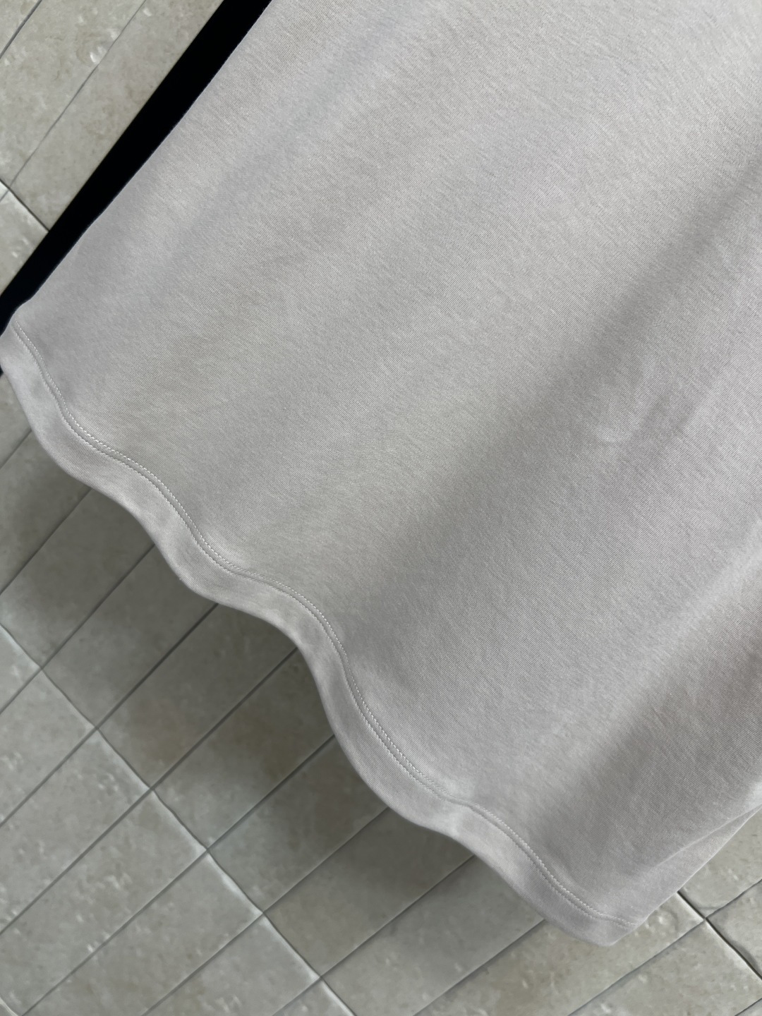 D家 26春夏新款 logo刺绣短袖T恤 纯棉材质 柔软舒适 适合日常穿着 圆领宽松版型 简约大方 正面