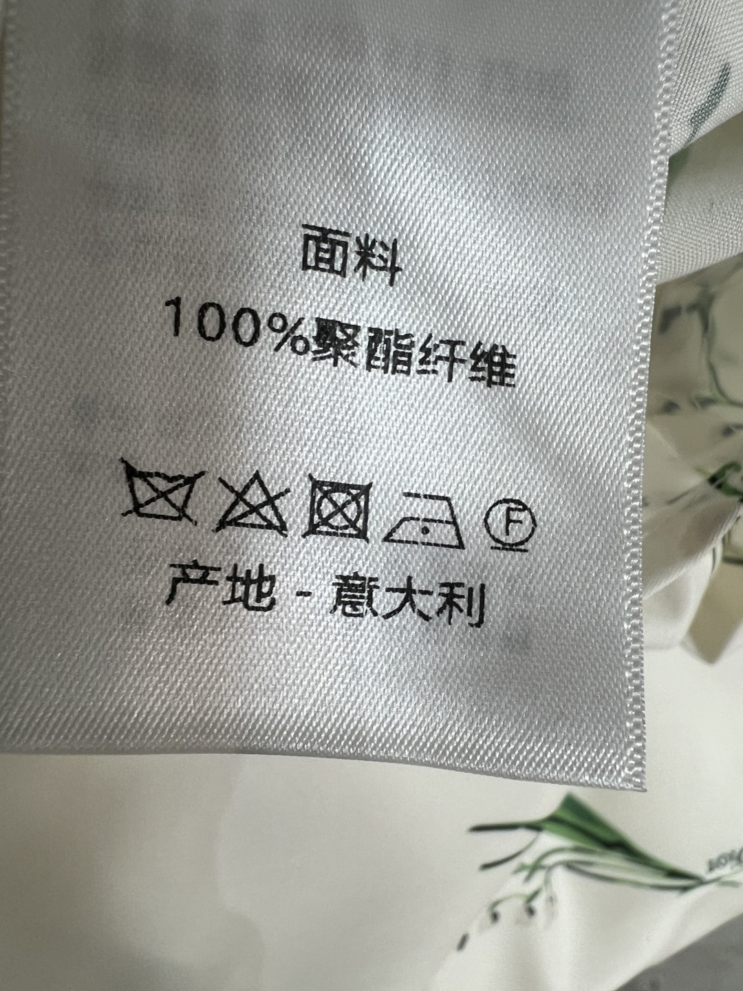 D家 26春夏新款 铃兰印花套装 衬衫+半裙 一套解决穿搭烦恼 衬衫翻领利落干练 半身裙大摆垂坠飘逸 腰