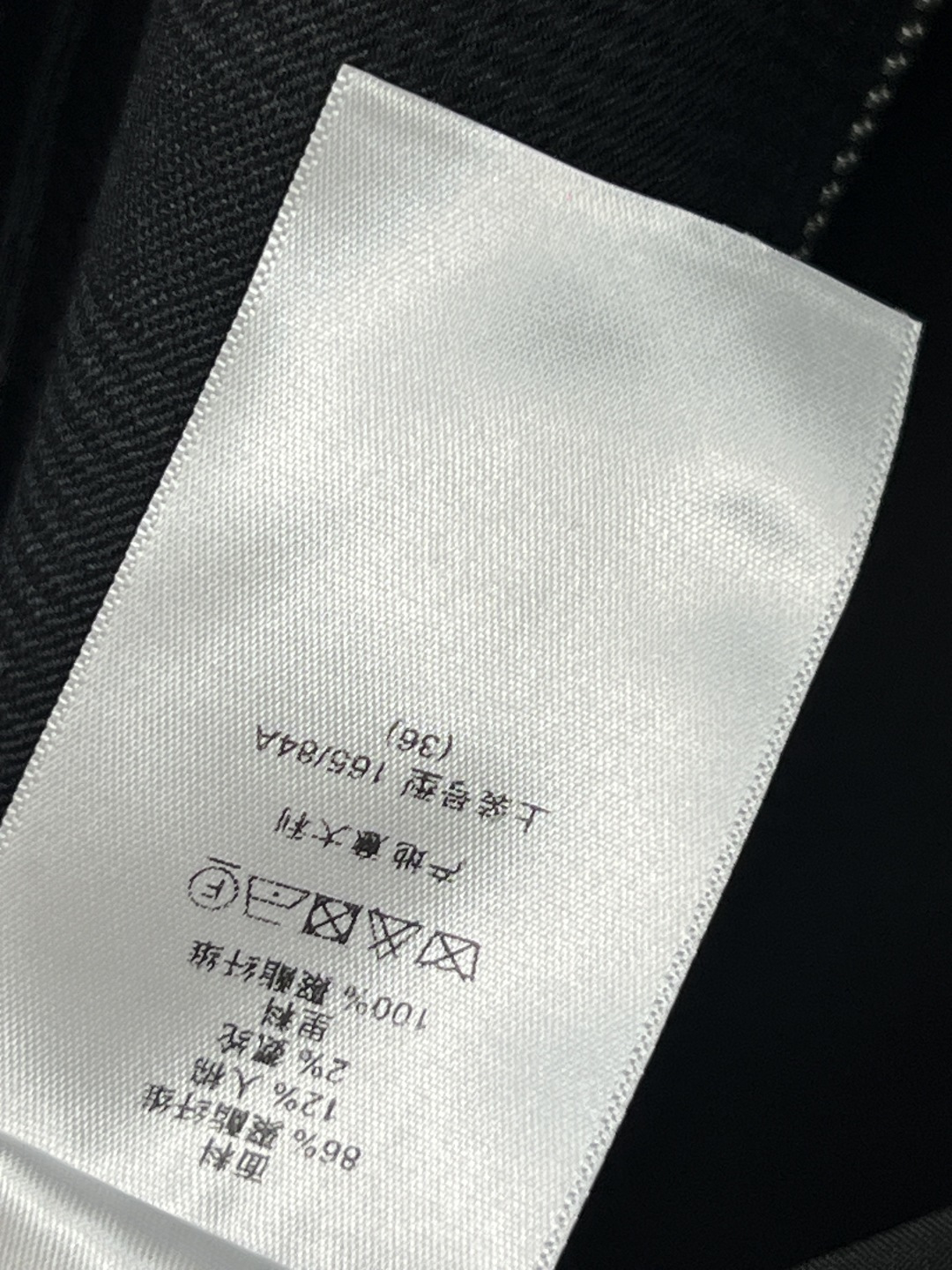 D家 26春夏新款 黑色立领系带棒球外套 领口立领系带装饰 优雅又俏皮 简约拉链+条纹罗纹袖口 细节满分